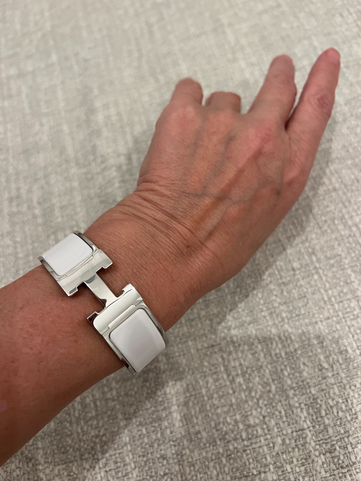 New Authentic HERMES Silver White Enamel Clic Clac H Wide Bracelet Size M/L GM