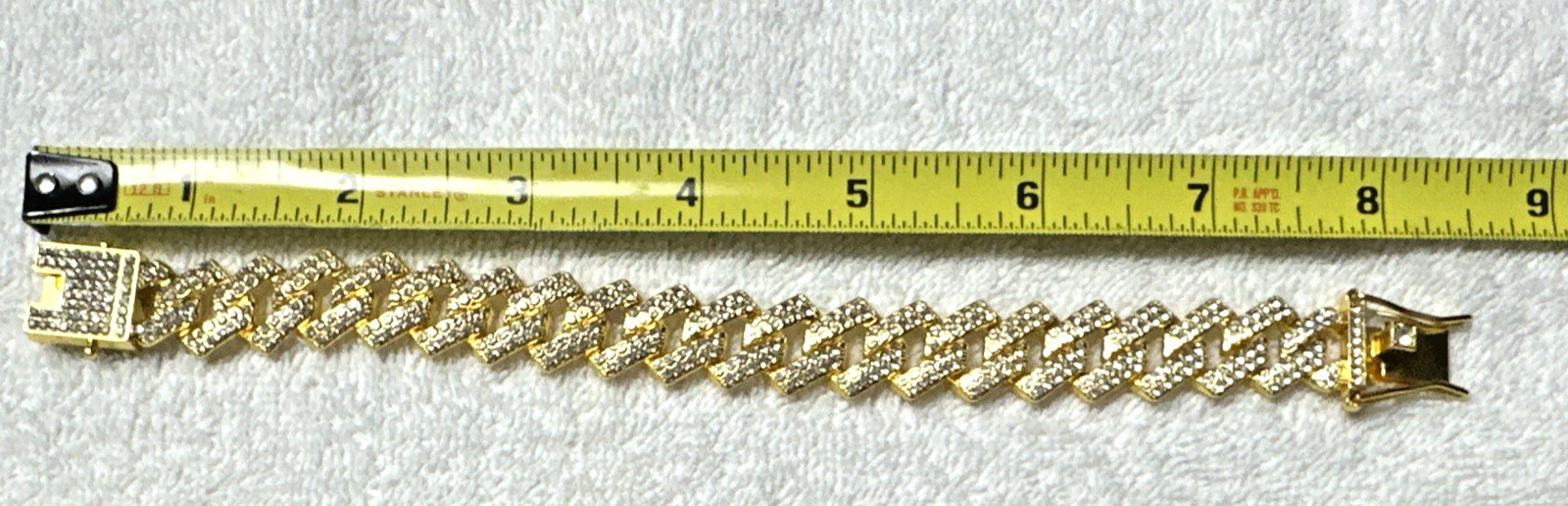 BLING Gold Tone Sparkly Rhinestone Open Link Focal Clasp Bracelet b147
