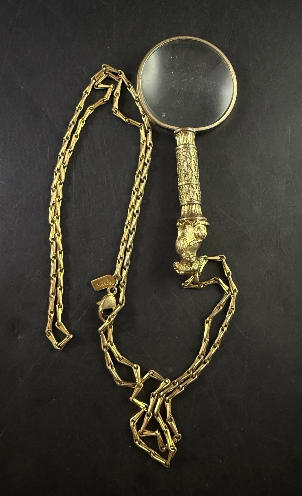 vintage magnifying glass with Dog And Necklace Cl.6