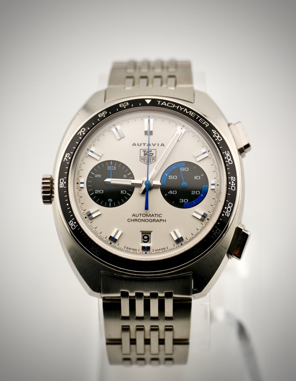 TAG HEUER Autavia chronograph “Jo Siffert” Re-Edition, Box + extra straps