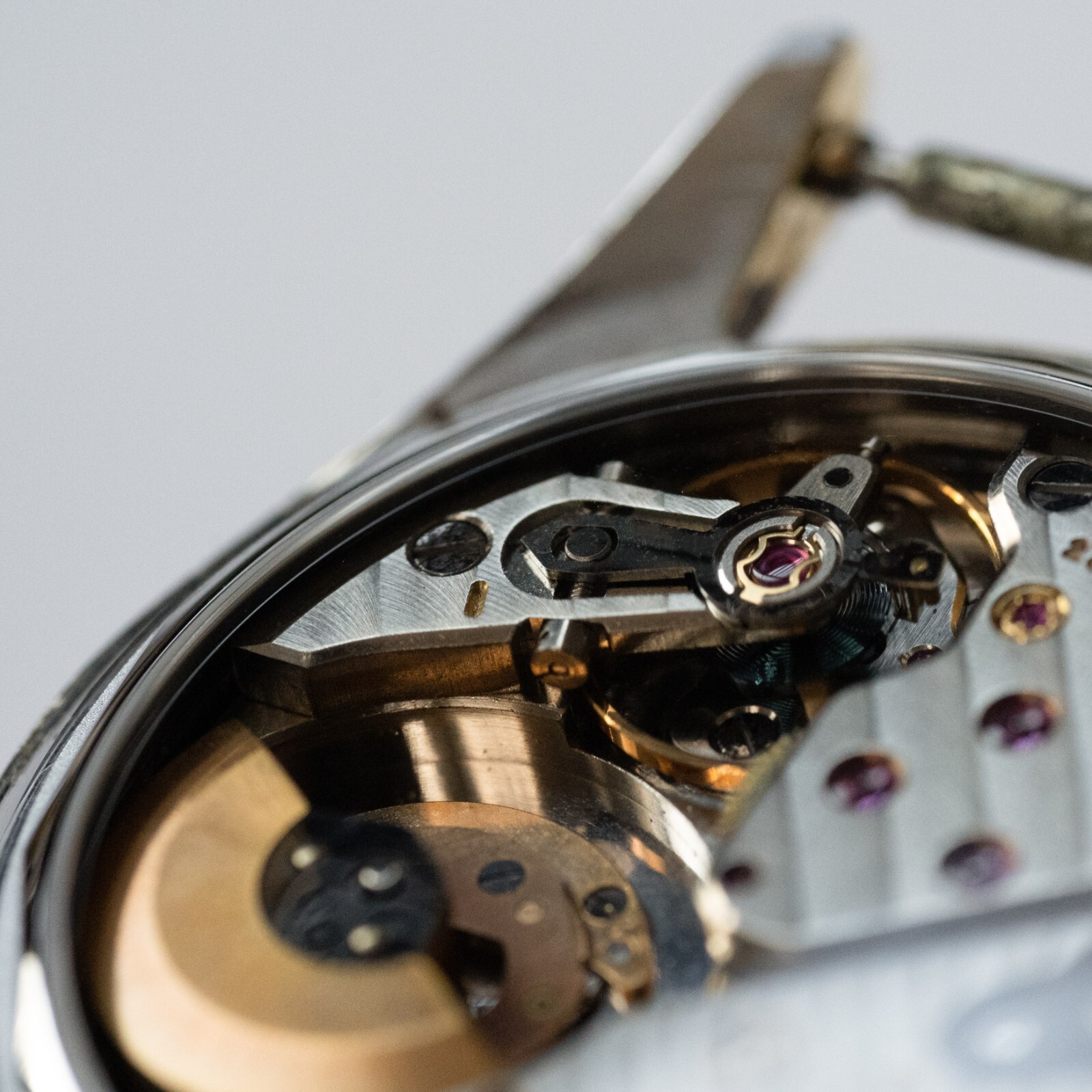 Universal Genève Polerouter Sapphire Exhibition Caseback