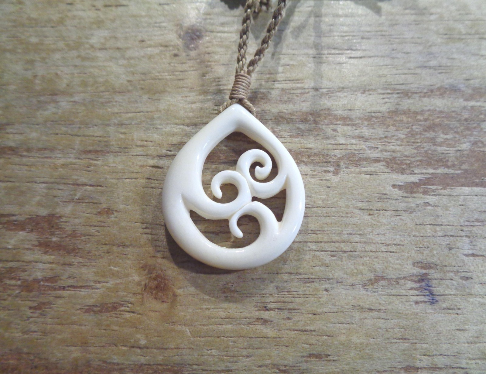 31.5MM CARVED WATER BUFFALO BONE MAORI KORU ETERNAL FRIENDSHIP PENDANT NECKLACE