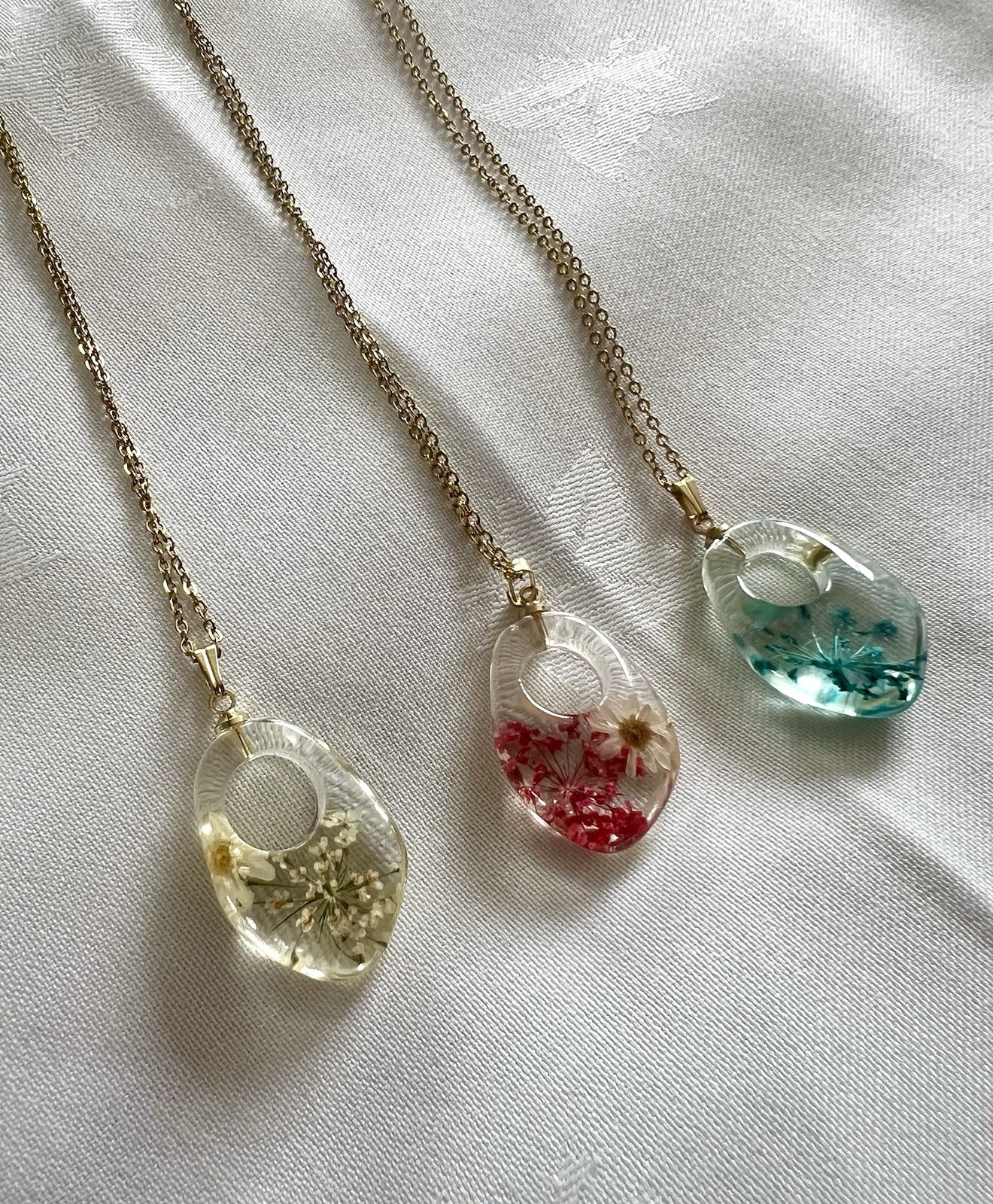 1 Handmade flower Resin Pendant With Silver /Gold Plated Chain – Summer Fashion
