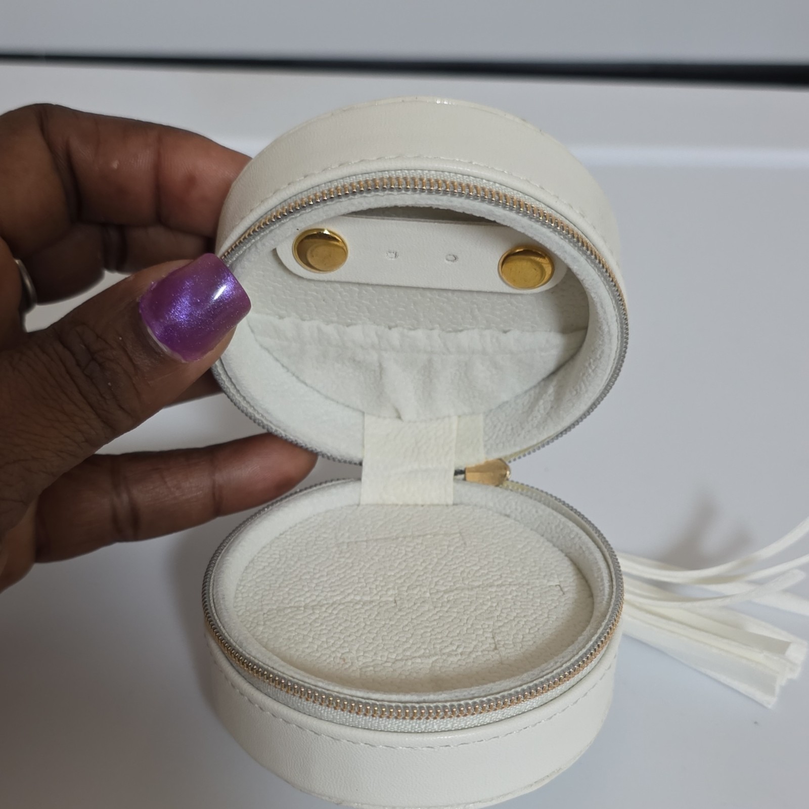 White Faux Leather Round Travel Jewelry Case Zip-Around Fabric Lined Organizer