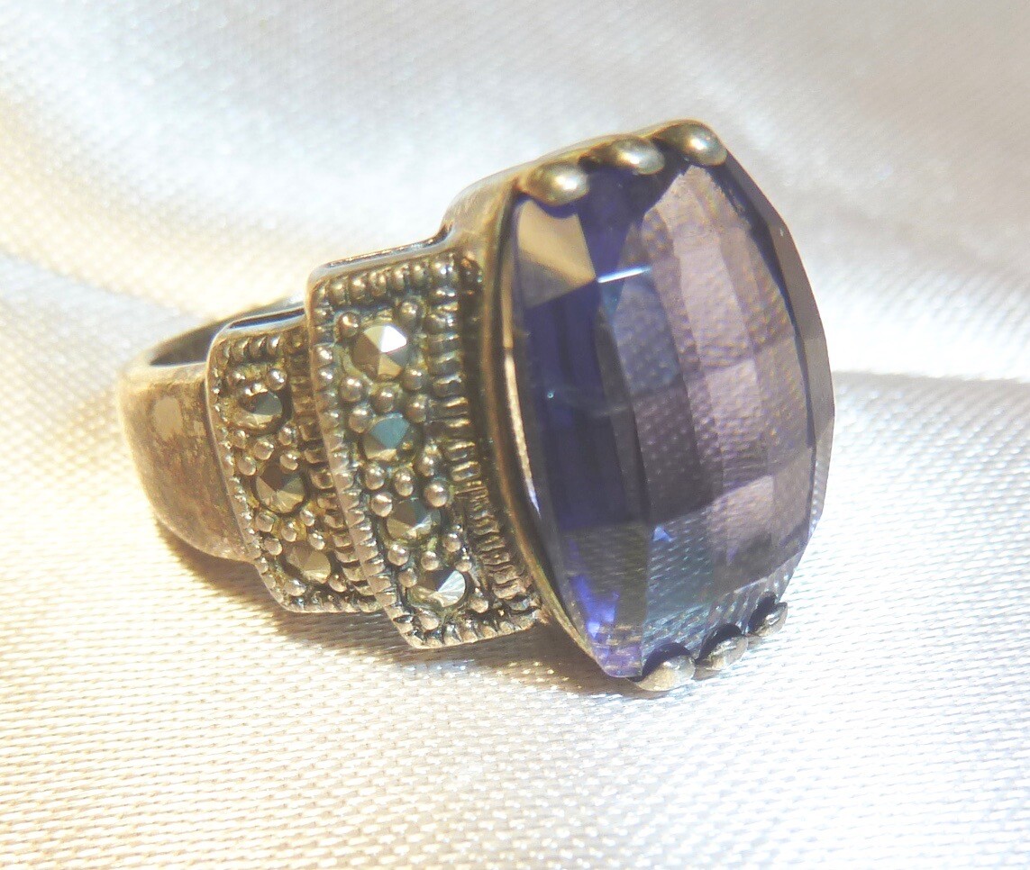 VINTAGE – STUNNING 925 STERLING SILVER, MARCASITE & PURPLE STONE RING – LADIES 6