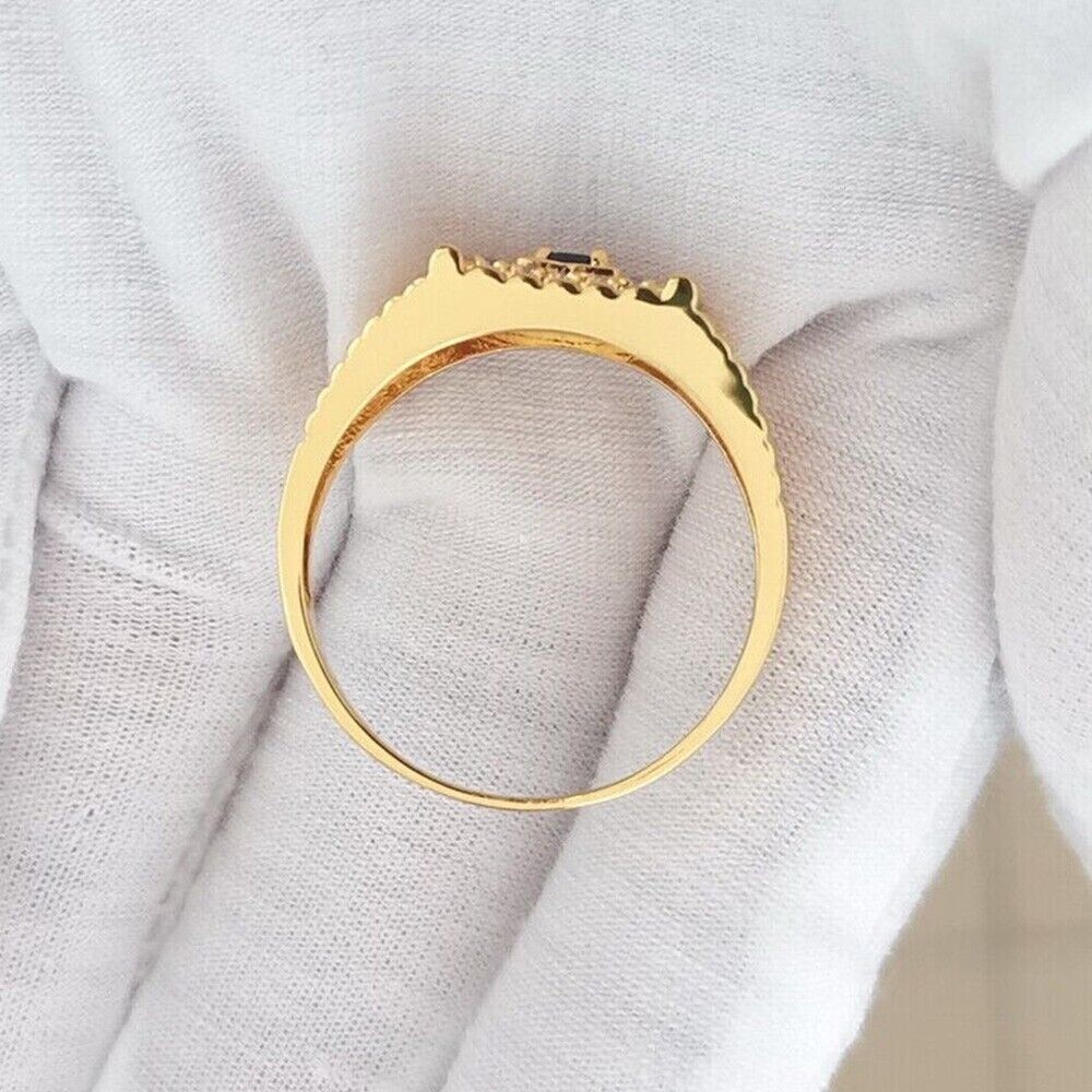 0.89Ct Natural Blue Sapphire & Diamond Men’s Engagement Ring in 14K Yellow Gold