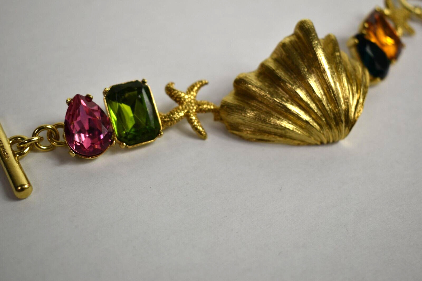 $890 NEW Oscar de la Renta Textured Shell Crystal Bracelet Gold