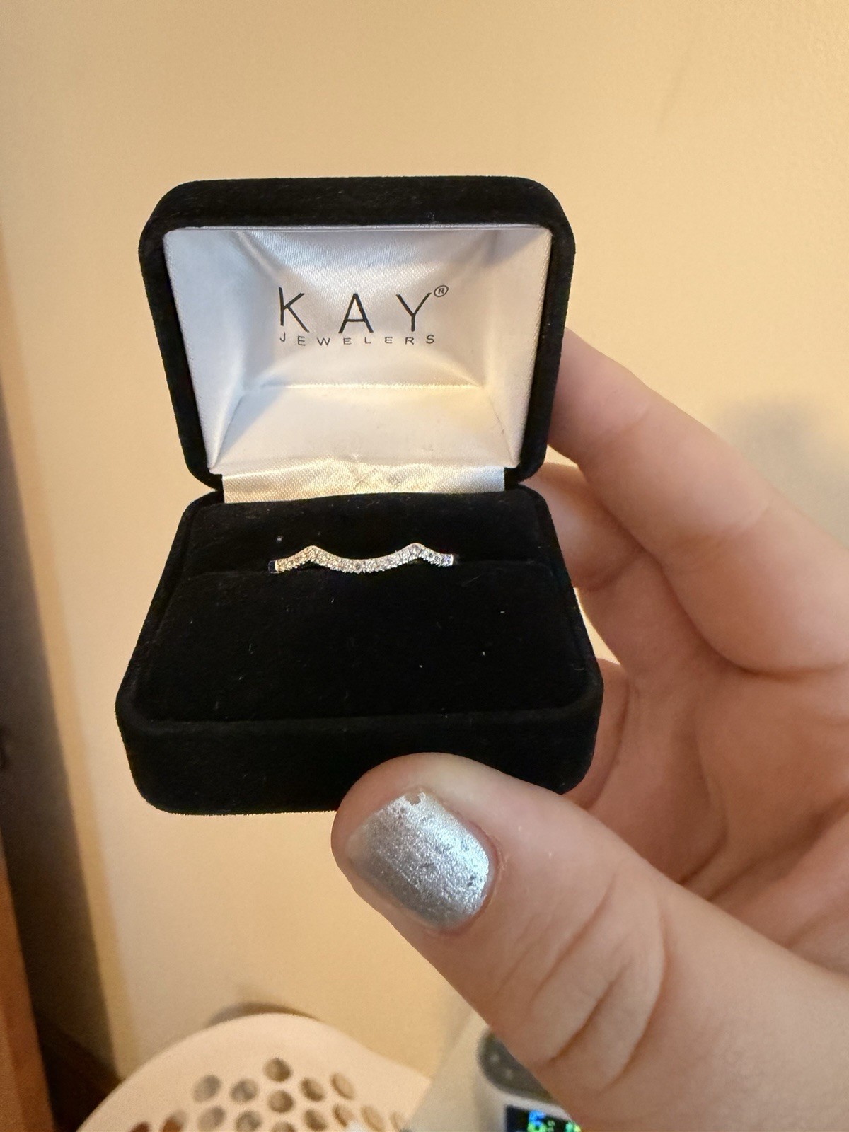 Kay Jewelers 10k White Gold Diamond Curved Chevron Wedding Band Ring Size 10