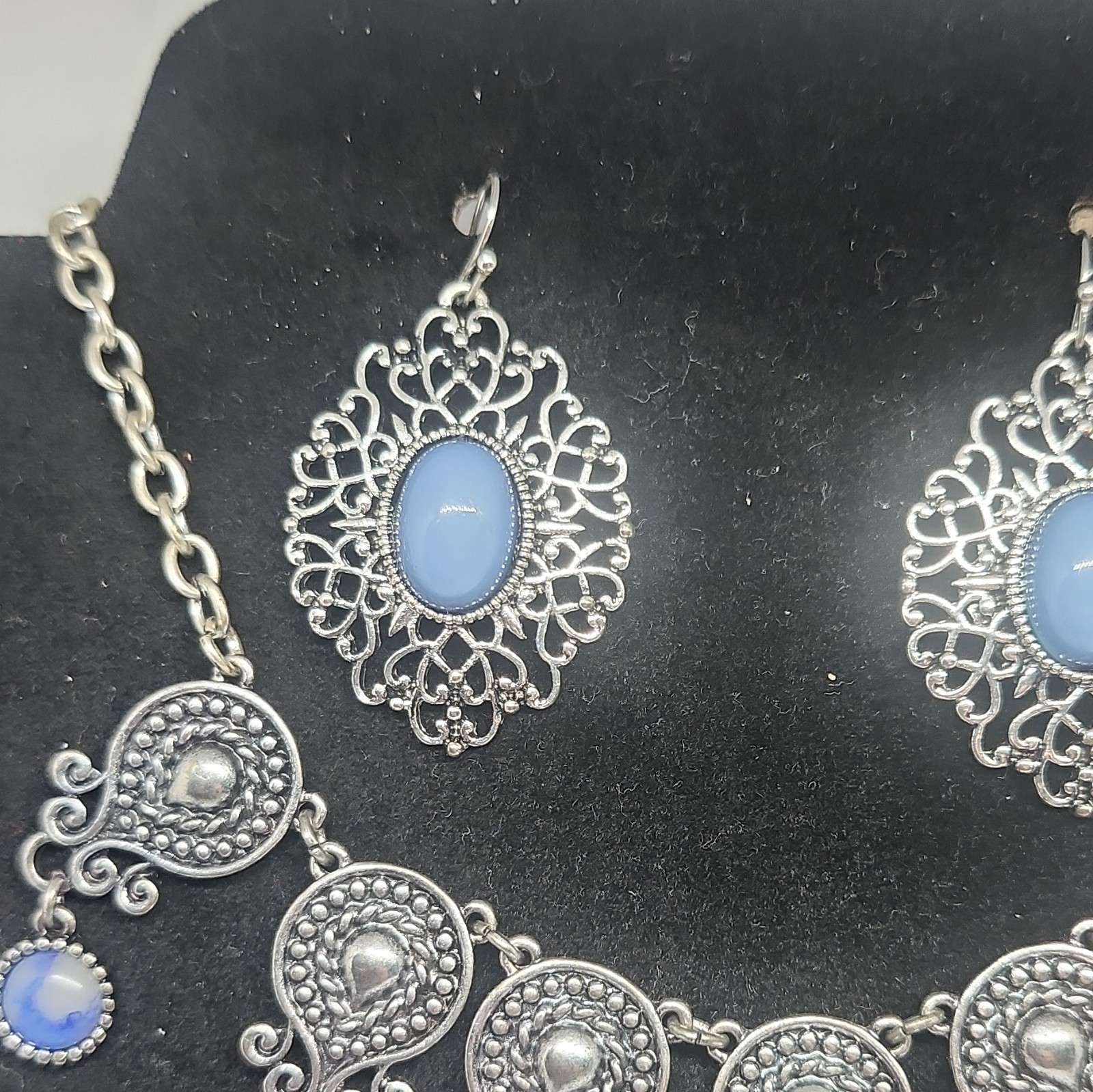 Silver Tone Blue Oval Cabochon Style Adjustable Necklace & Earrings Set