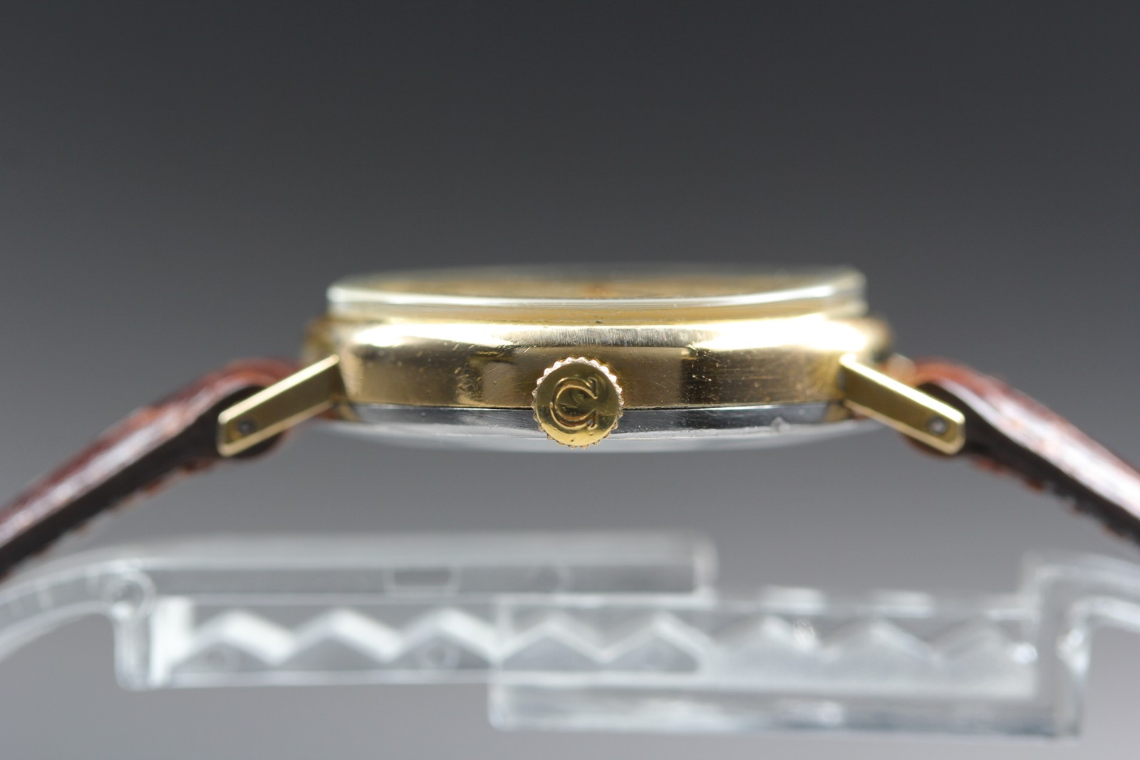 1974 OMEGA Geneve Cal.625 Manual Wind Gold Dial Oval Women’s Watch [Near MINT]