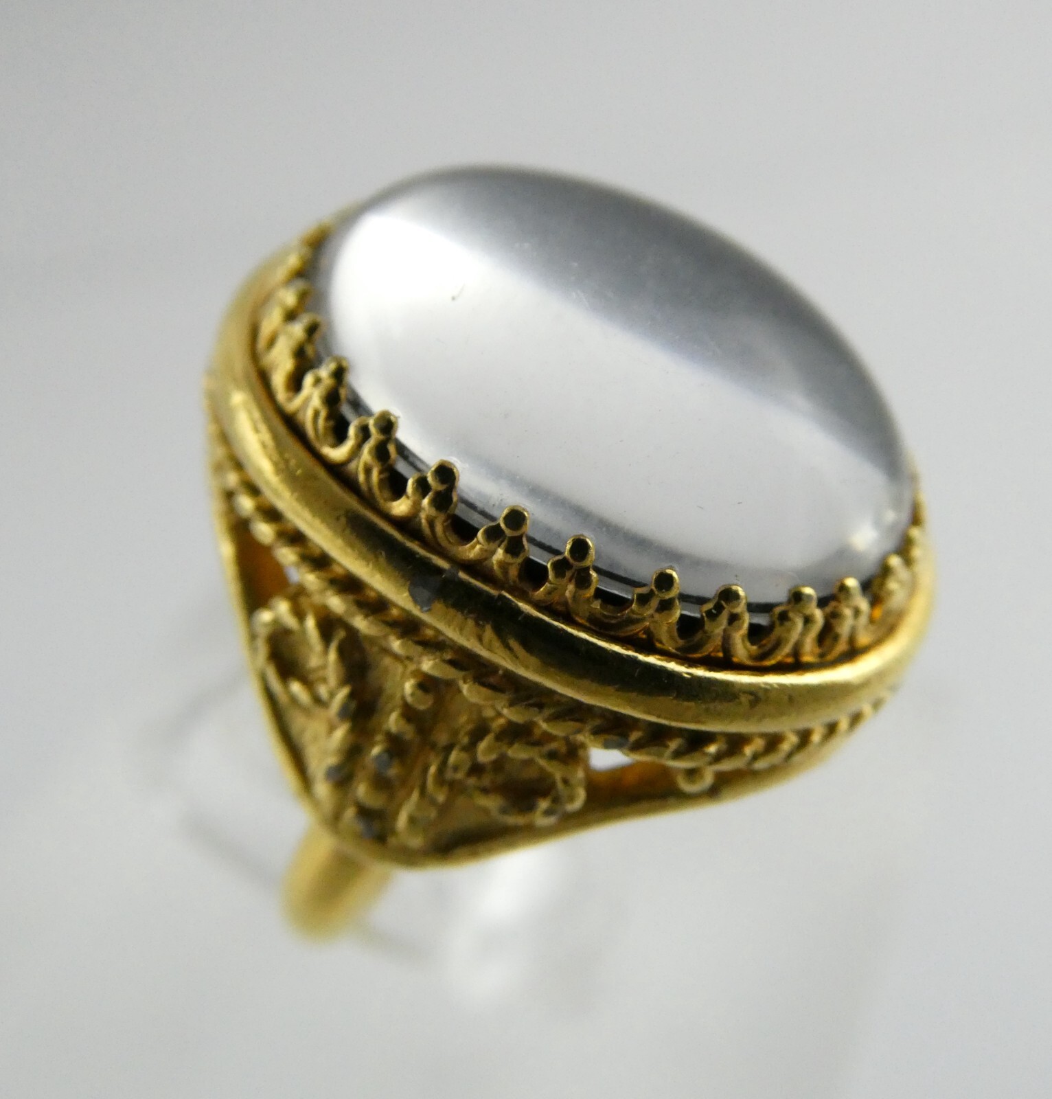 Goldtone Metal White Gray Reflective Rhinestone Ring Size 6 8.5g