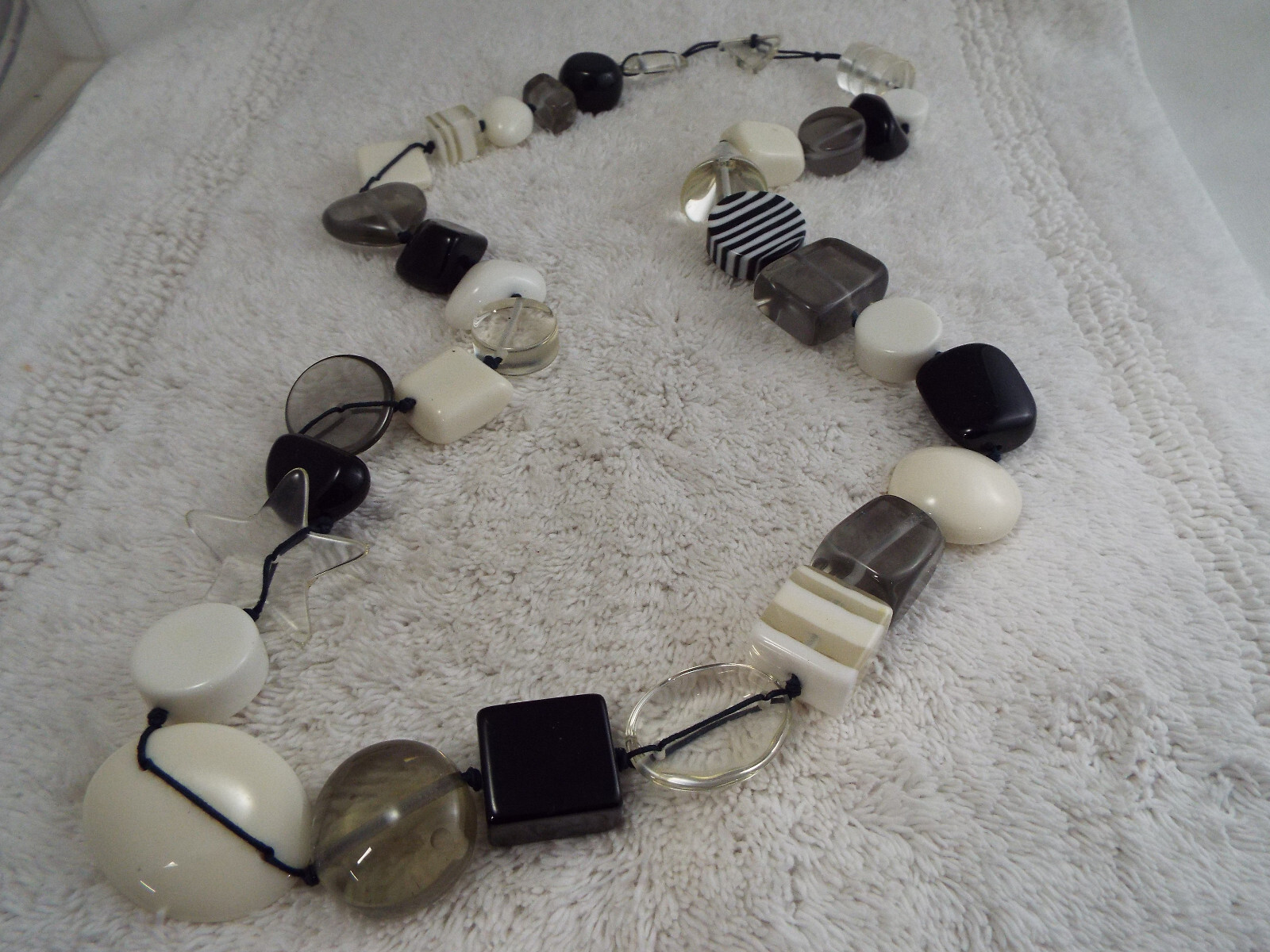 Chunky Black Cream Acrylic Bead Necklace (A68)