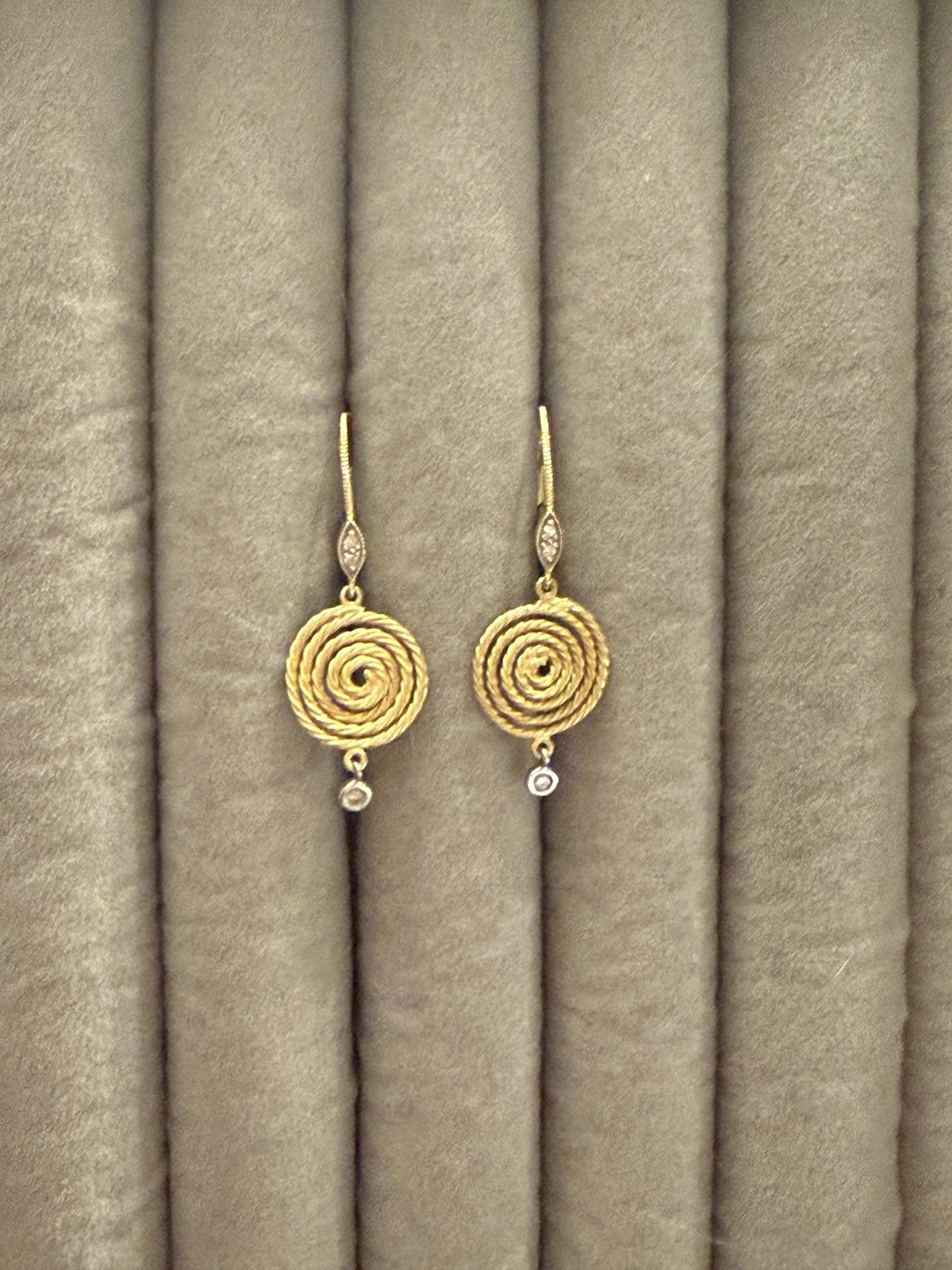 Vintage 14K Imperial Gold/Affinity Diamond Earrings About 1inch Drop 2.1 Grams
