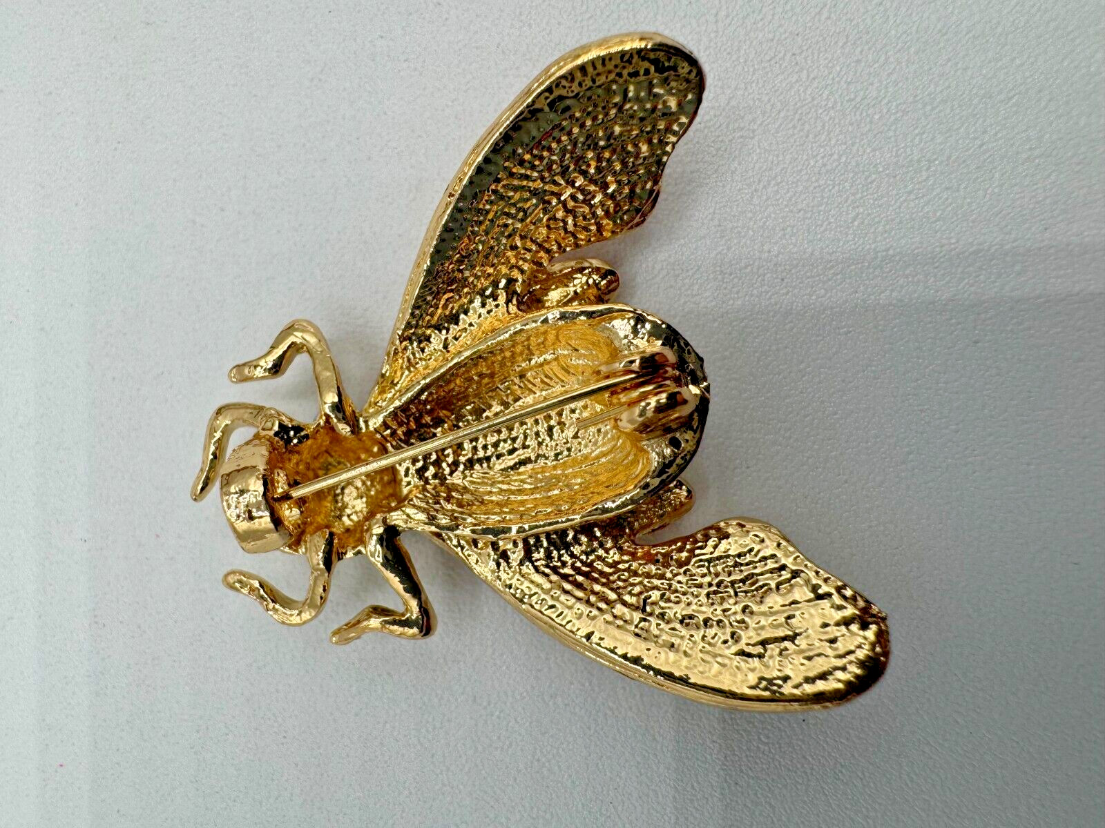 T10-2187 BROOCH GOLD TONE PIN 1.4″ ENAMEL RHINSTONE ANIMAL BEE INSECT ORANGE