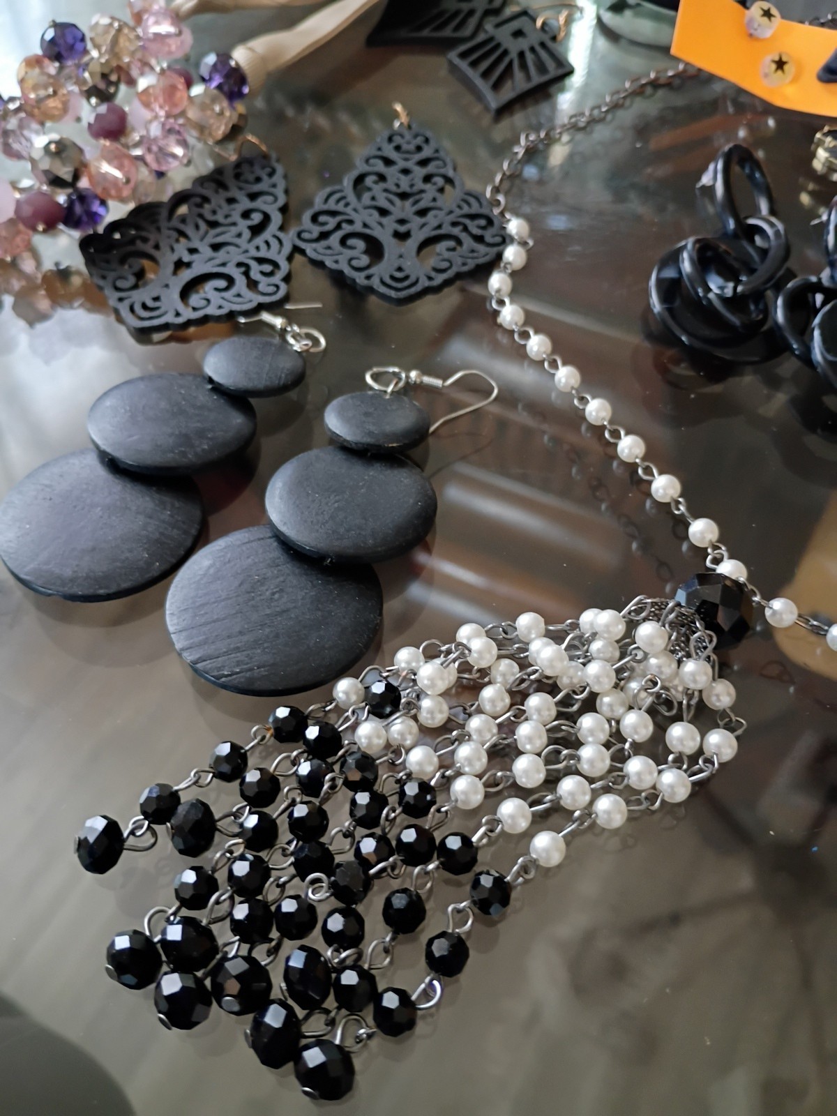 Costume Jewelry: Lot Of Black Necklaces And Earrings