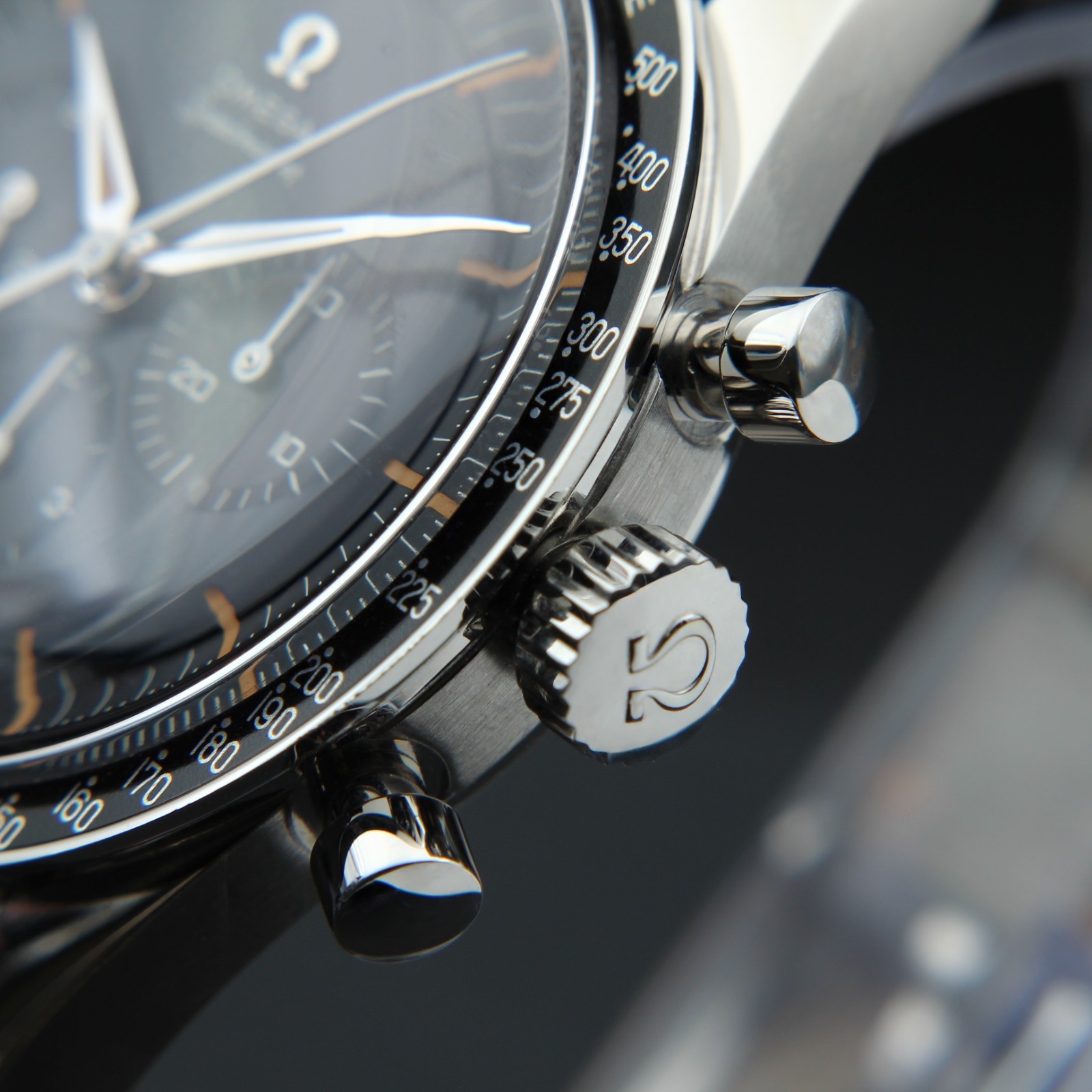 2025 Omega Speedmaster First Omega in Space FOIS 310.32.40.50.06.001 🌙