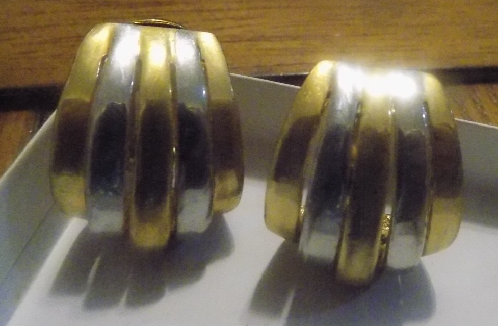 Vintage Gold And Silver Tone Half Hoop Clip On Earrings 1″ tall x 1″ wide (545)