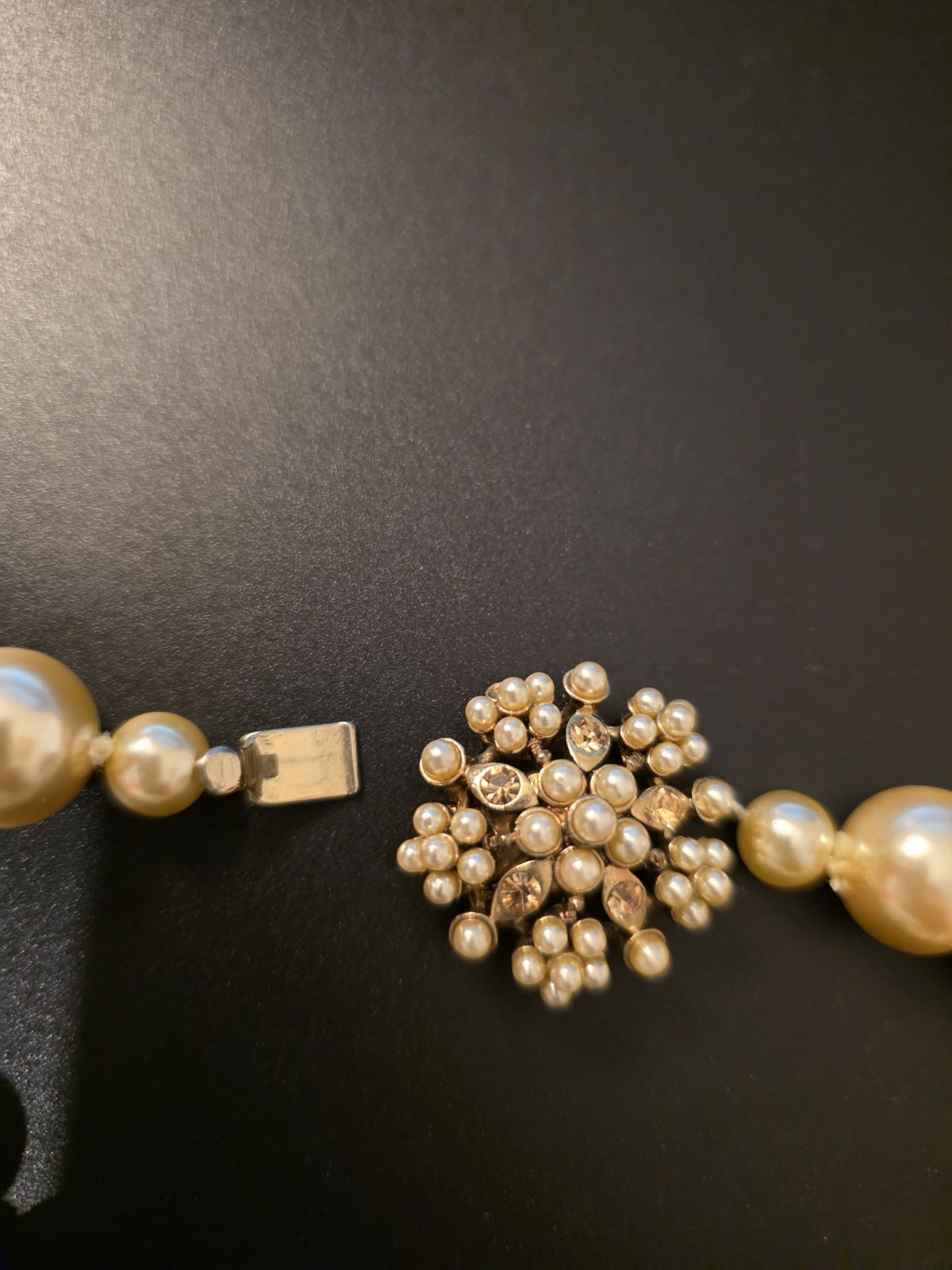 Vtg Pearl Faux Necklace Rhinestone Pearl Clasp Champagne Color 18″ Size 3/4″