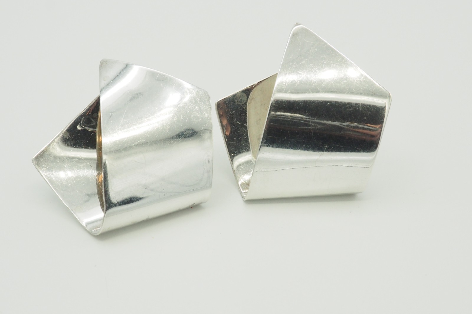 VTG Susan Cummings sterling silver folded abstract Modern large clip on earrings
