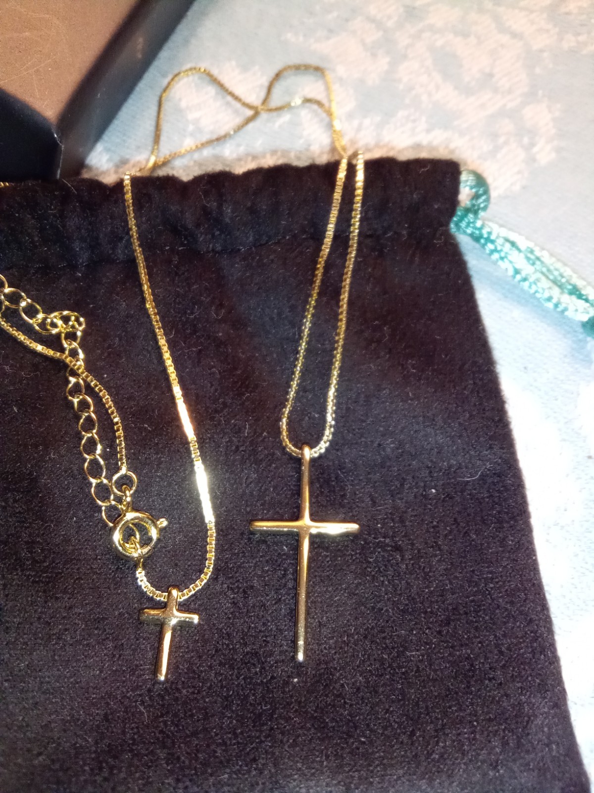 Beaux Bijoux 7-1/2″ Goldtone Cross Necklace
