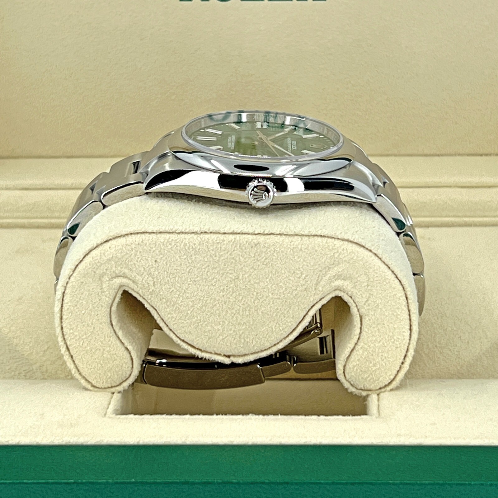 Rolex Oyster Perpetual 41, Green, Ref# 124300-0005, Unworn Complete 2023