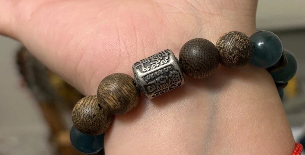 Jade bracelet with agarwood 15.5cm-16mm