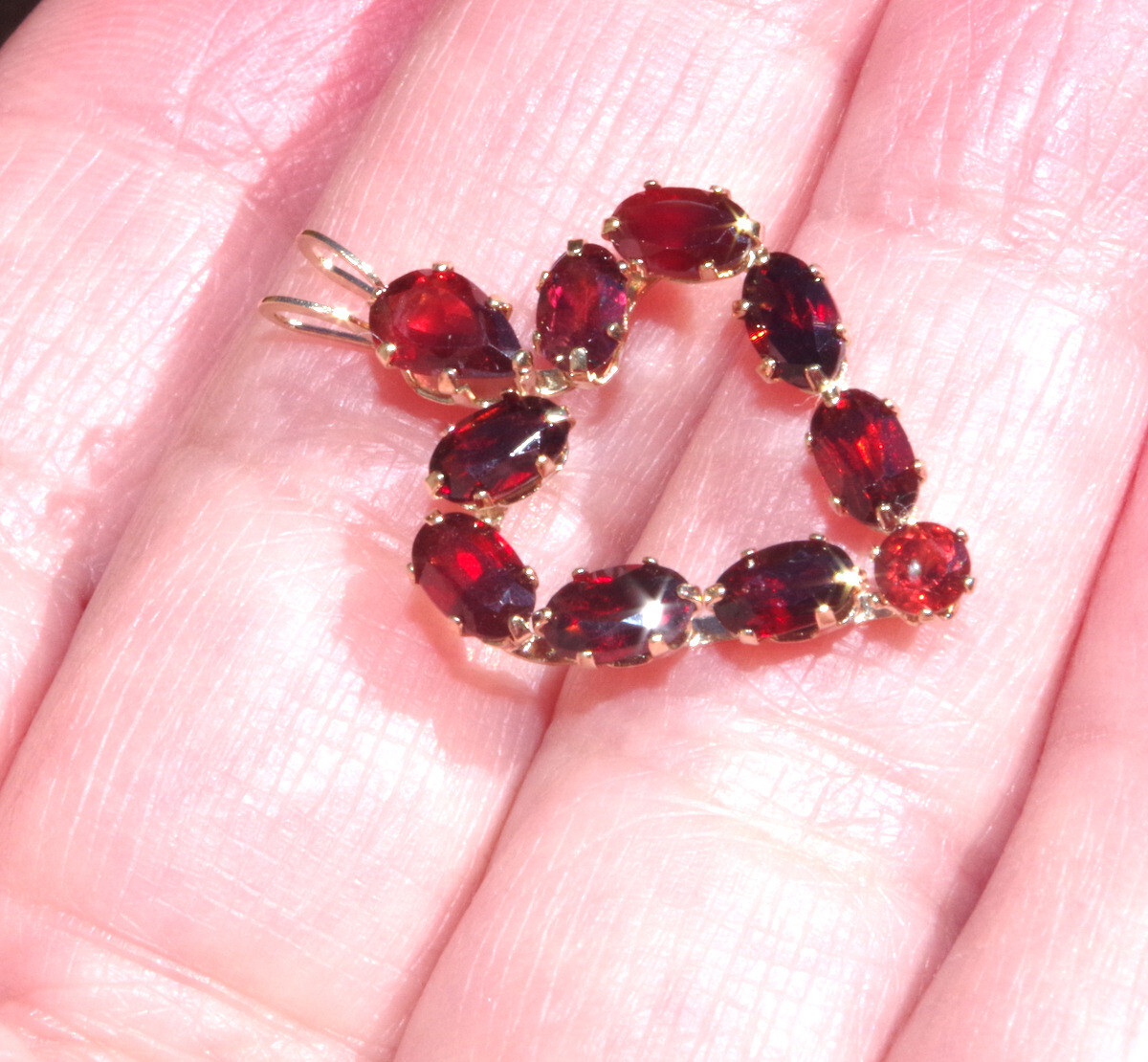 VINTAGE 10K GORGEOUS LARGE 26 MM OVAL MOSAMBIQUE GARNET FANCY HEART PENDENT