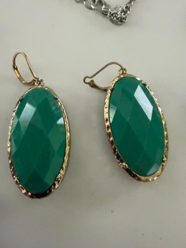 Set Premier Designs Gemma 39″ Necklace 2 Pairs Green Blue Drop Earrings