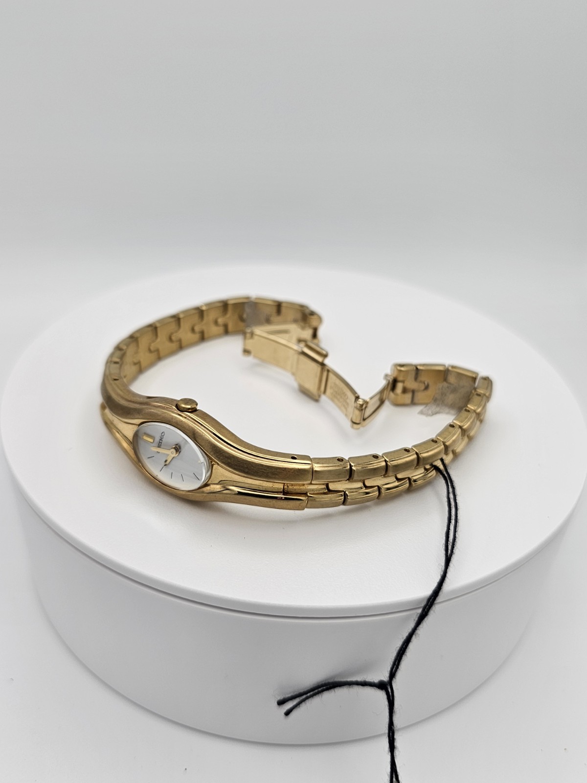 Seiko SUJG26 Women’s Quartz Analog Oval Gold Tone Bracelet White Dial 16m
