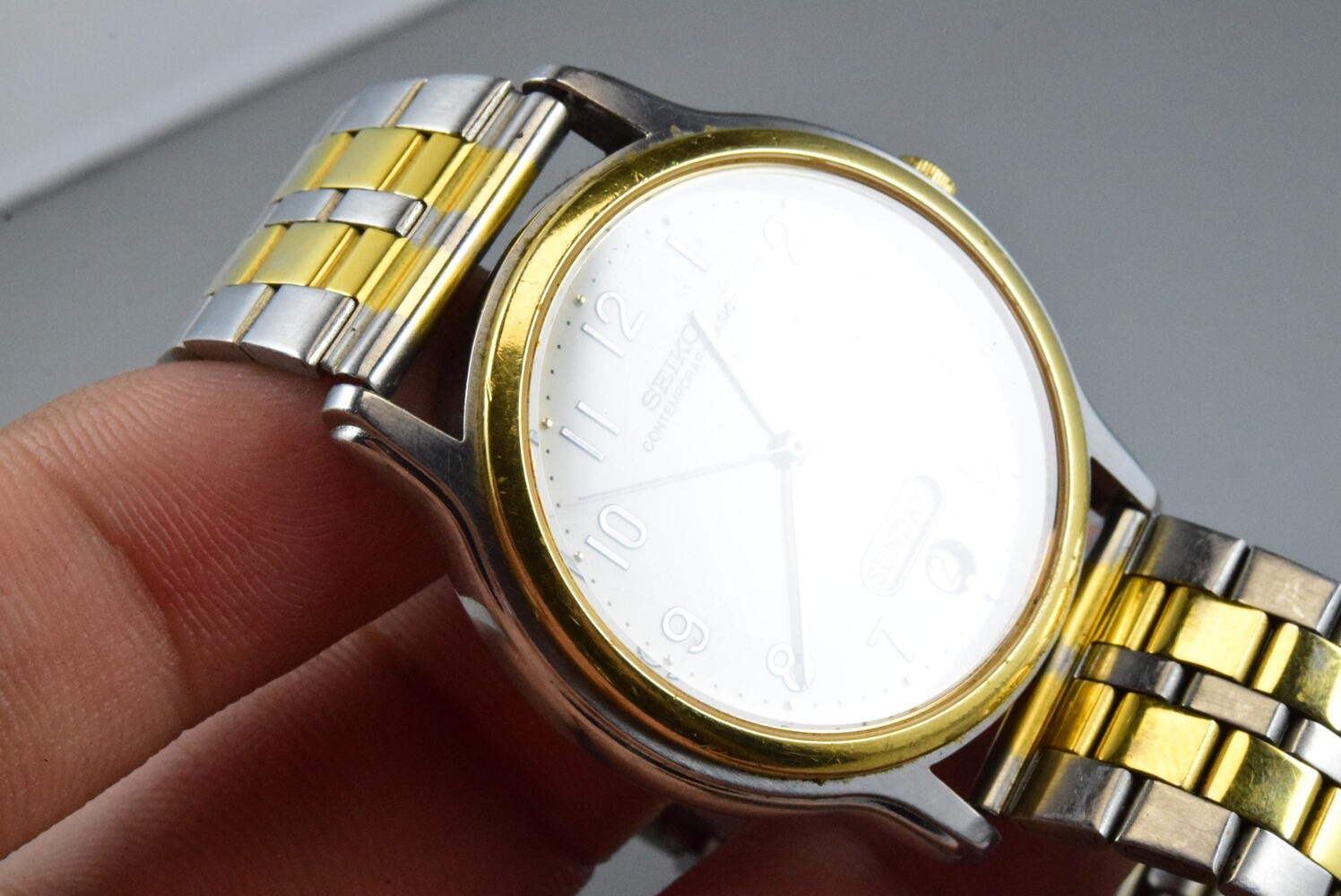 Vintage watch Seiko Contemporary Basic 5H23-7080 Week Date Men Quartz Round 35mm