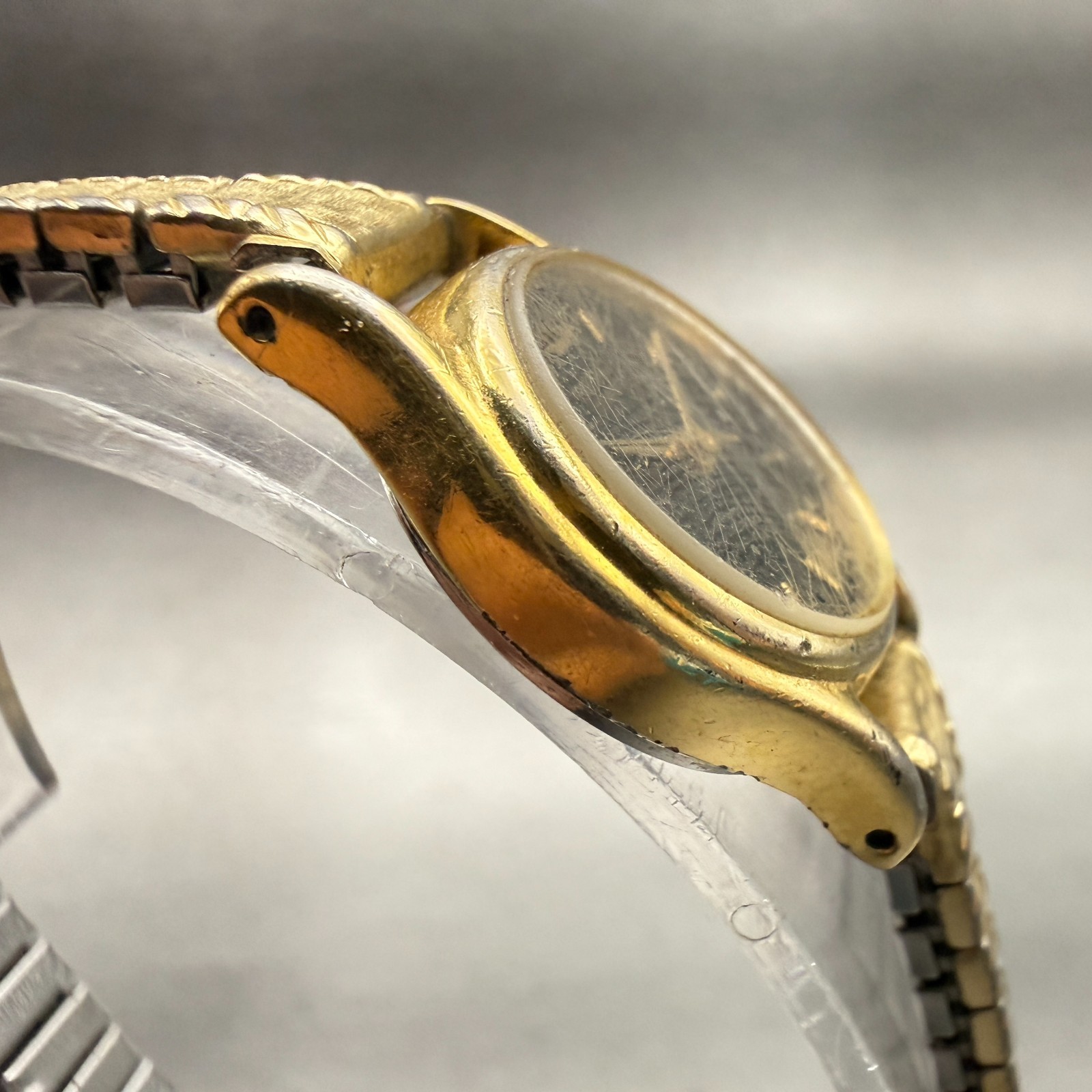 Seiko Watch Women 20mm Black Dial Gold Tone Round 2Y01-0A10 New Battery Vintage