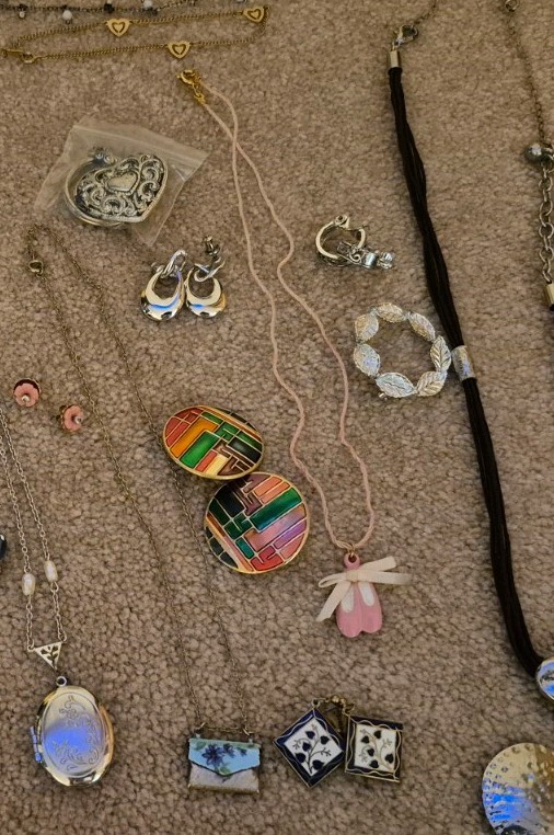 Mixed Jewelry Lot Mixed Variety Wearable Products Necklaces Bracelets Locket Etc