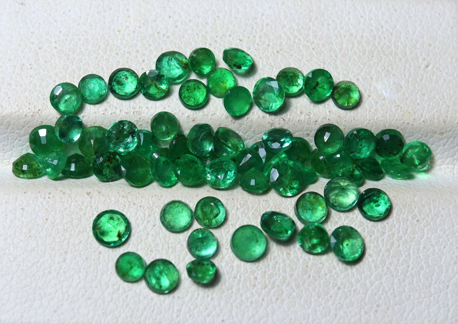 6.5Ct Natural Green Zambia Emerald Faceted Round Gemstones 66 Pcs Lot 2.5 To 3MM
