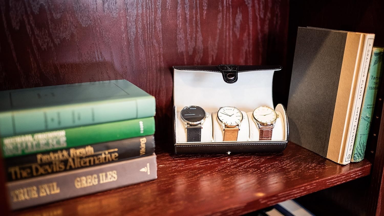 Durable 3-Watch Travel Case Roll – Soft Inner Lining & Polished Finish