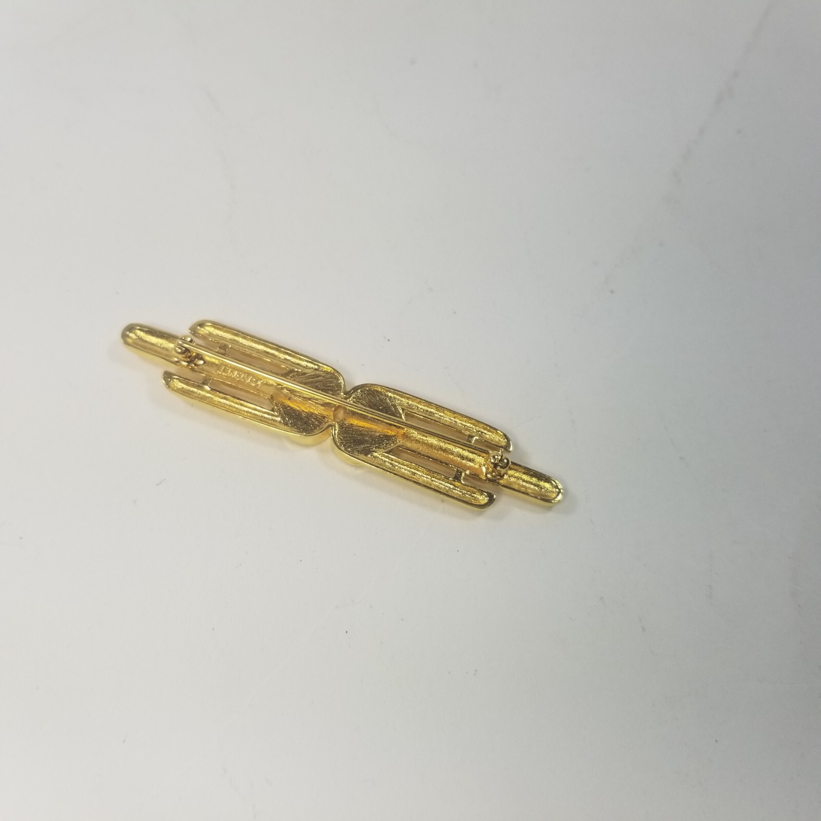 Beautiful Monet Vintage Gold Tone 3 Bar Brooch With Rhinestone Hearts