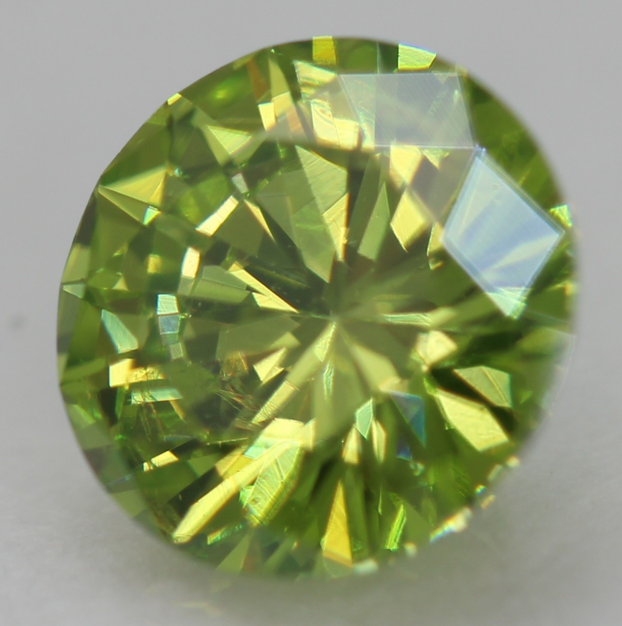 Cert 0.65 Carat Vivid Green VS1 Round Brilliant Natural Enhanced Diamond 5.68mm