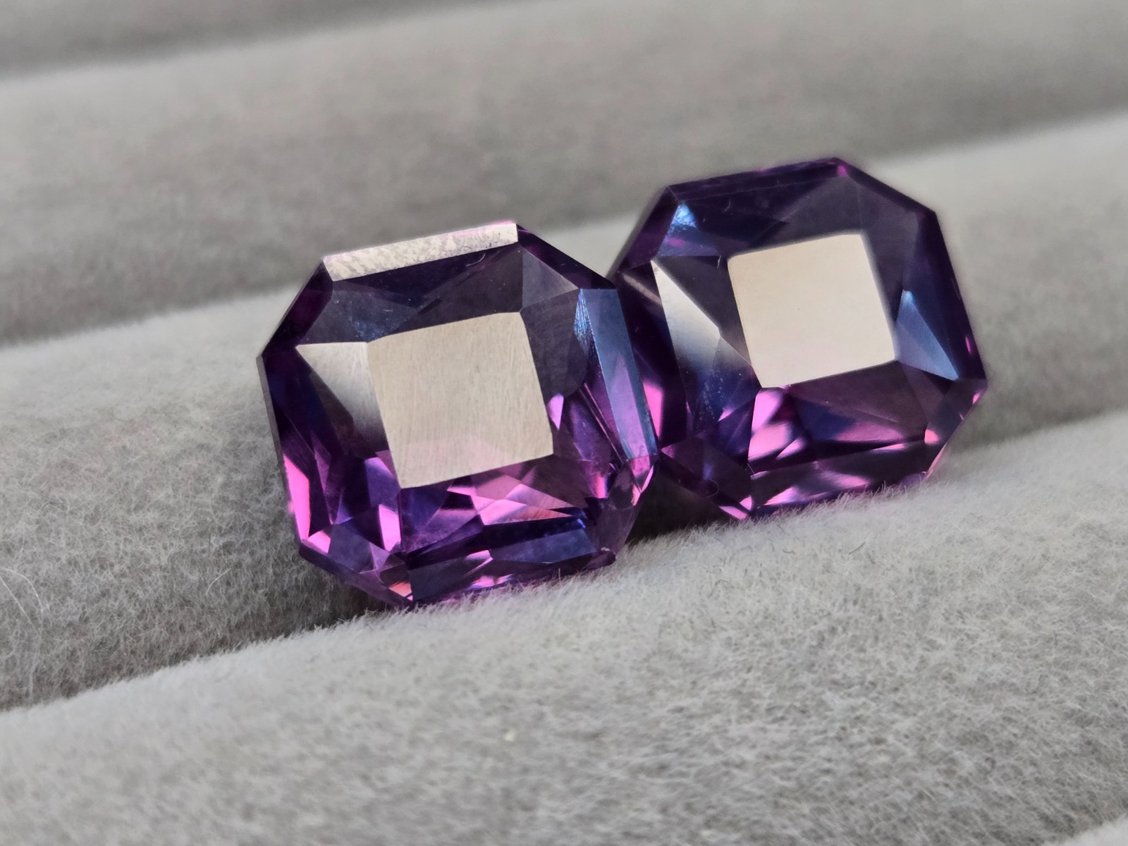 Radiant Cut Alexandrite Gemstone Pair 20-22 Ct Color Changing Loose Gemstone VVS