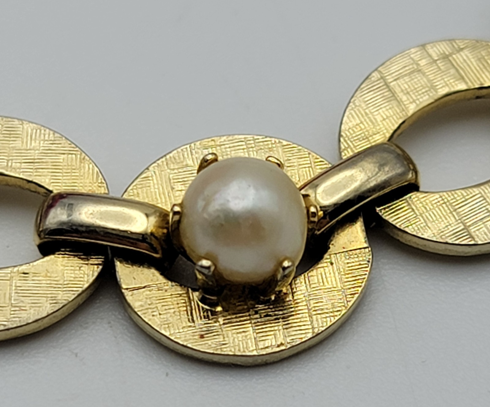 Vintage Gold Tone Pearl Charm Oval Chain Link Bracelet 7″ Fold Over Clasp