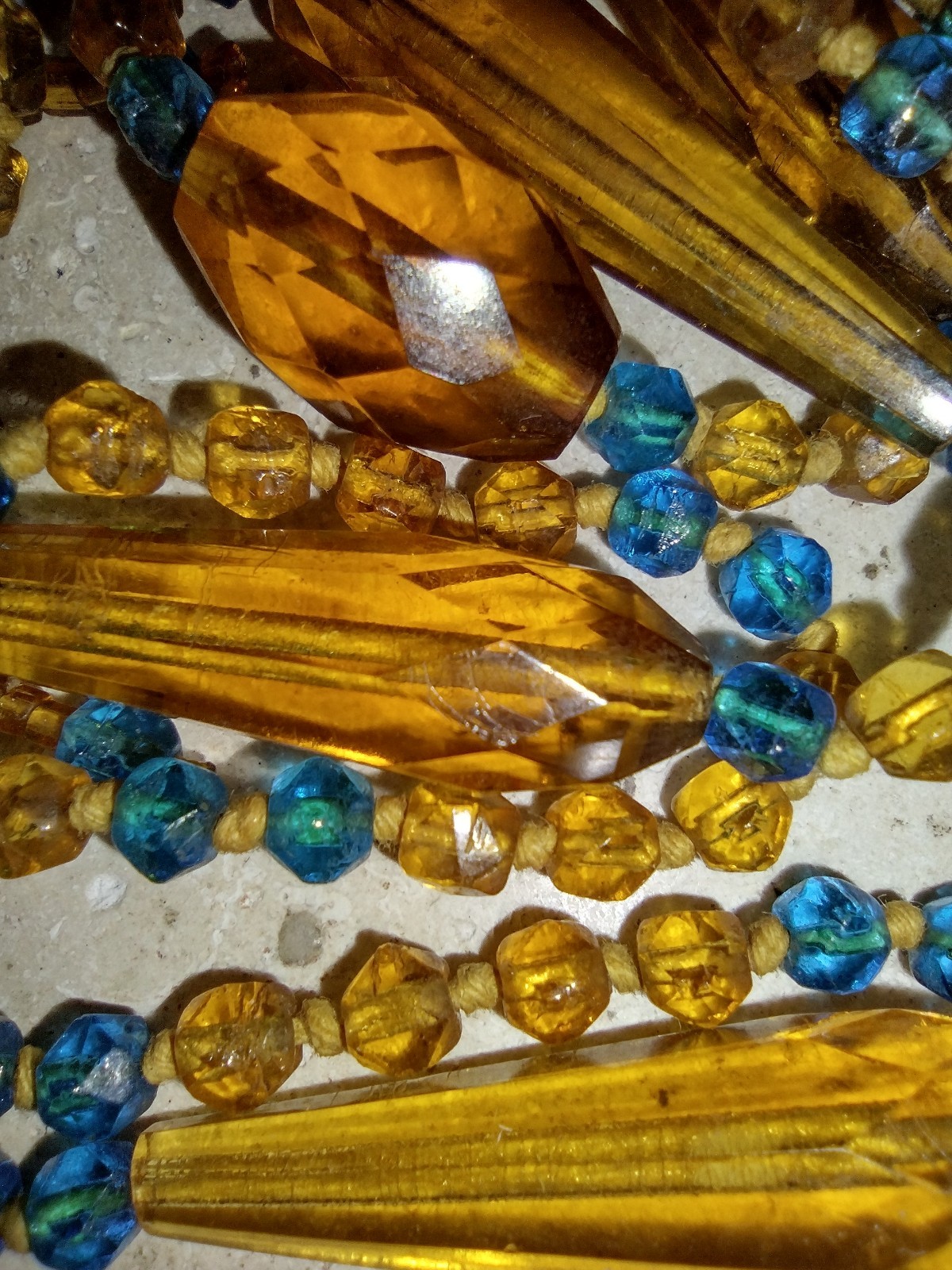 Authentic 1920s Art Deco Hand-Knotted Molded Glass Sautoir Flapper Necklace