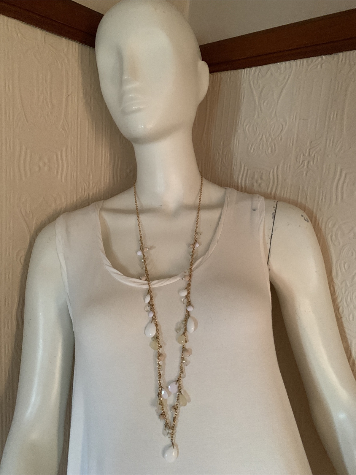 NWOT brooks brothers Light-Scattering Luminosity White Necklace Cs200
