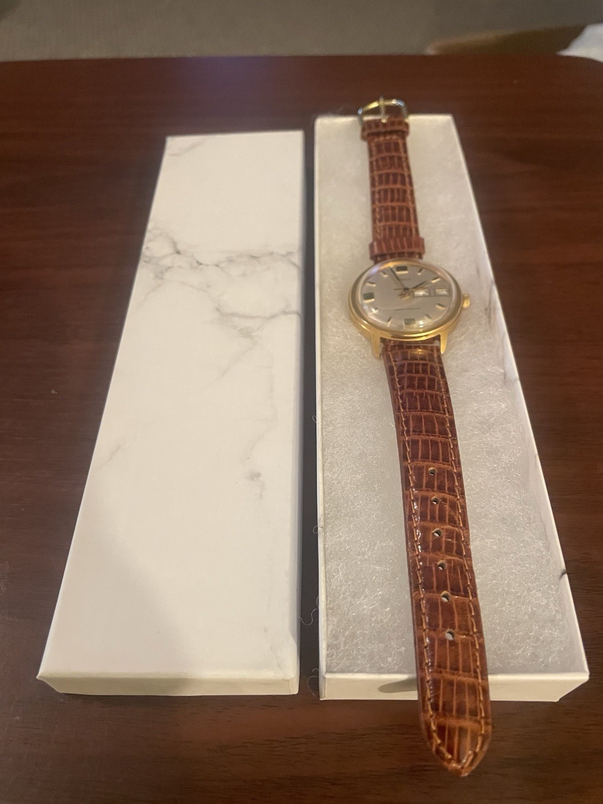 Vintage Timex Day Date Mens Retro Dress Watch Gold Tone Silver Sunburst Dial