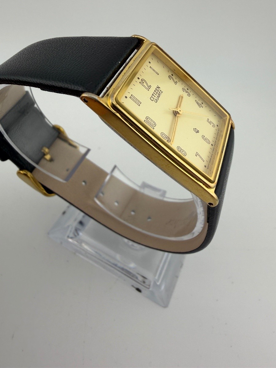 Citizen 3630 Gold Tone Rectangle Quartz Wristwatch Champagne Dial Black tank 