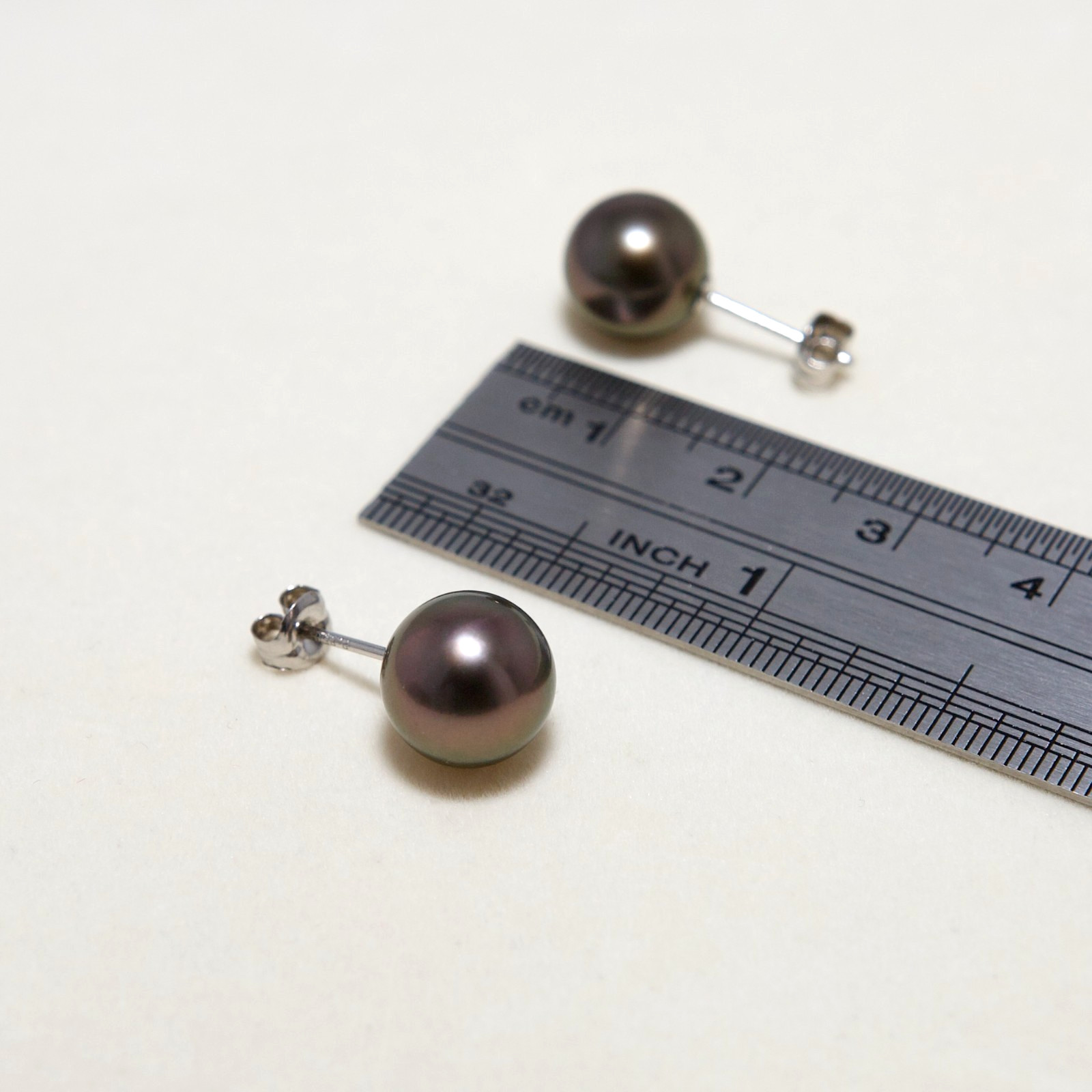 9.7-9.9MM Round Black Purple Tahitian Cultured Pearl Stud Earrings Platinum 850