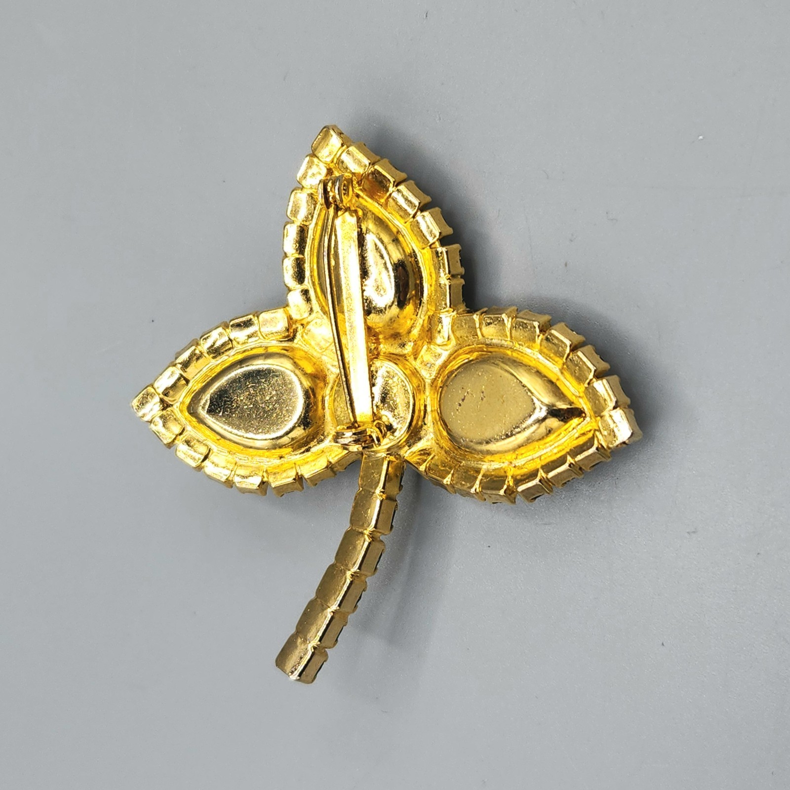 Vintage Green Teardrop Halo Rhinestone Gold Tone Three Leaf Brooch