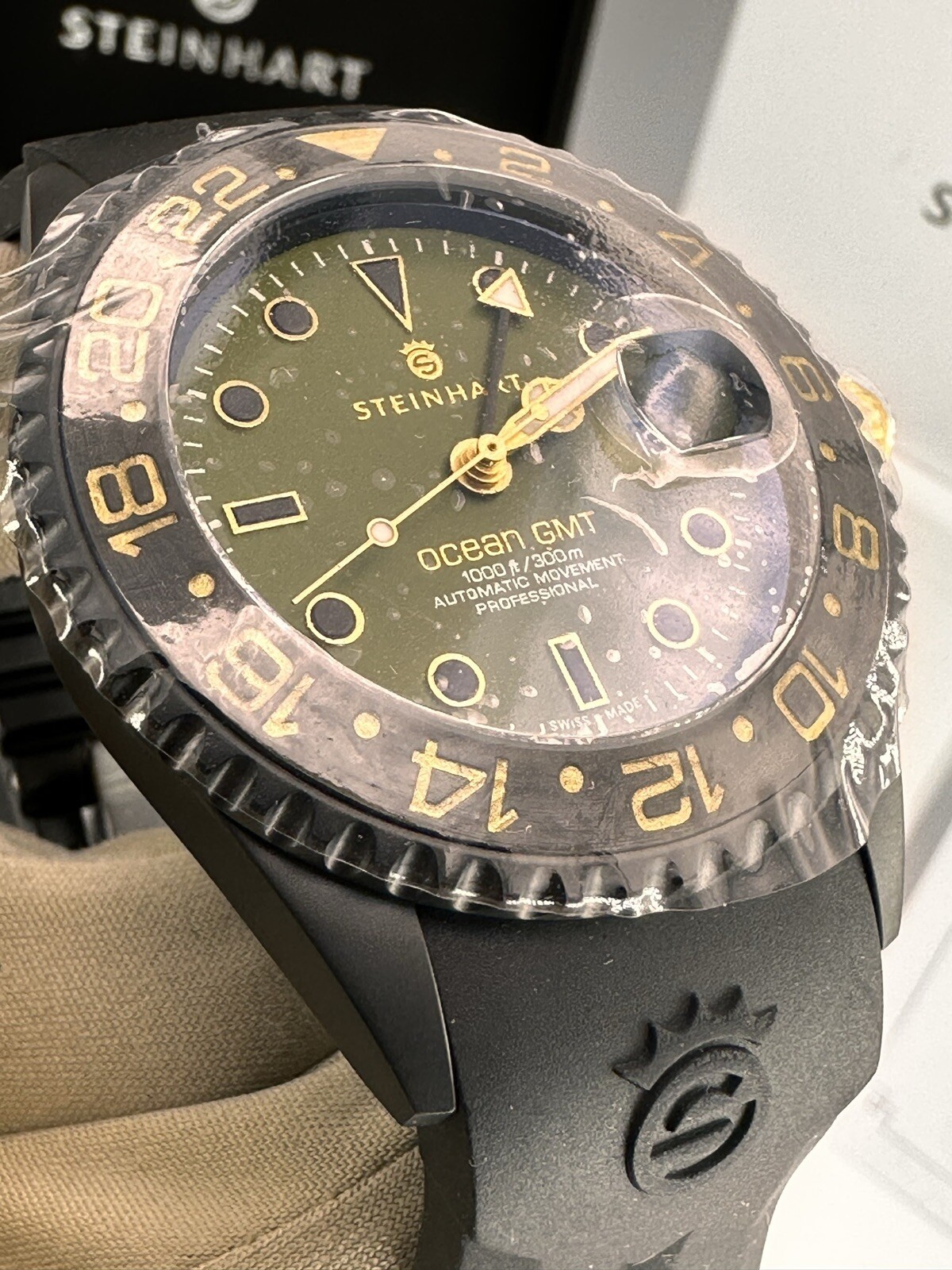 Steinhart Ocean One GMT Military Ceramic Bezel 300M 42MM Limited Edition 2xStrap