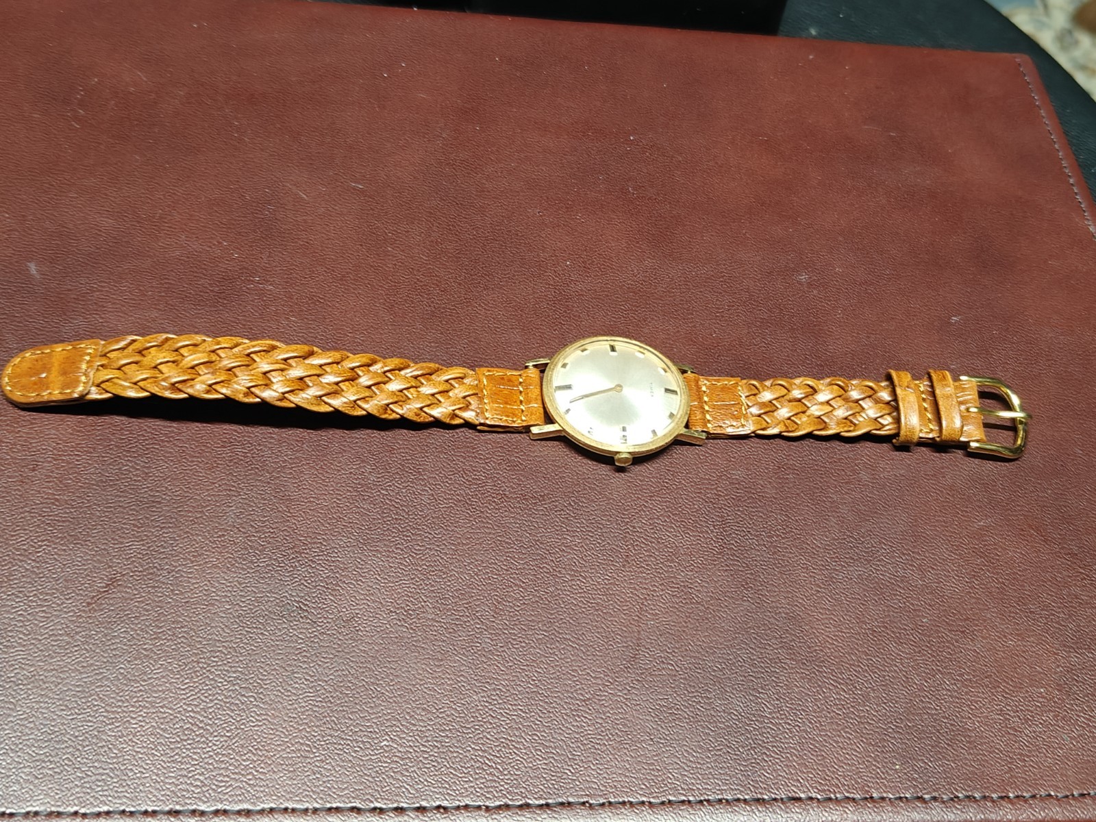 1968 Timex Wafer Thin manual wind 33 mm Gold Tone Vintage Runs Great
