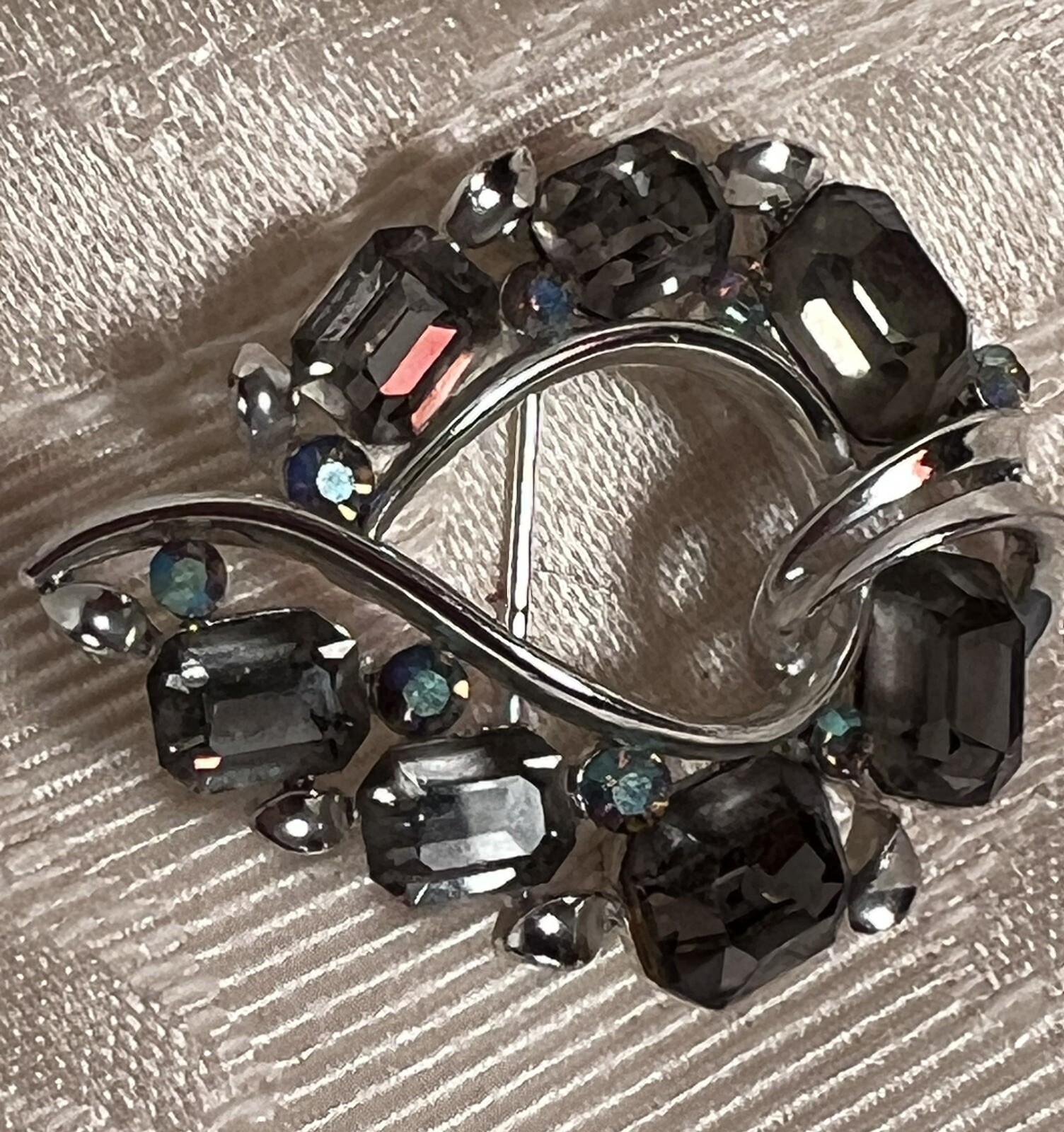 Vintage Lisner Swirl Silver Gray Blue Brooch Pin Rhinestones Emerald Cut
