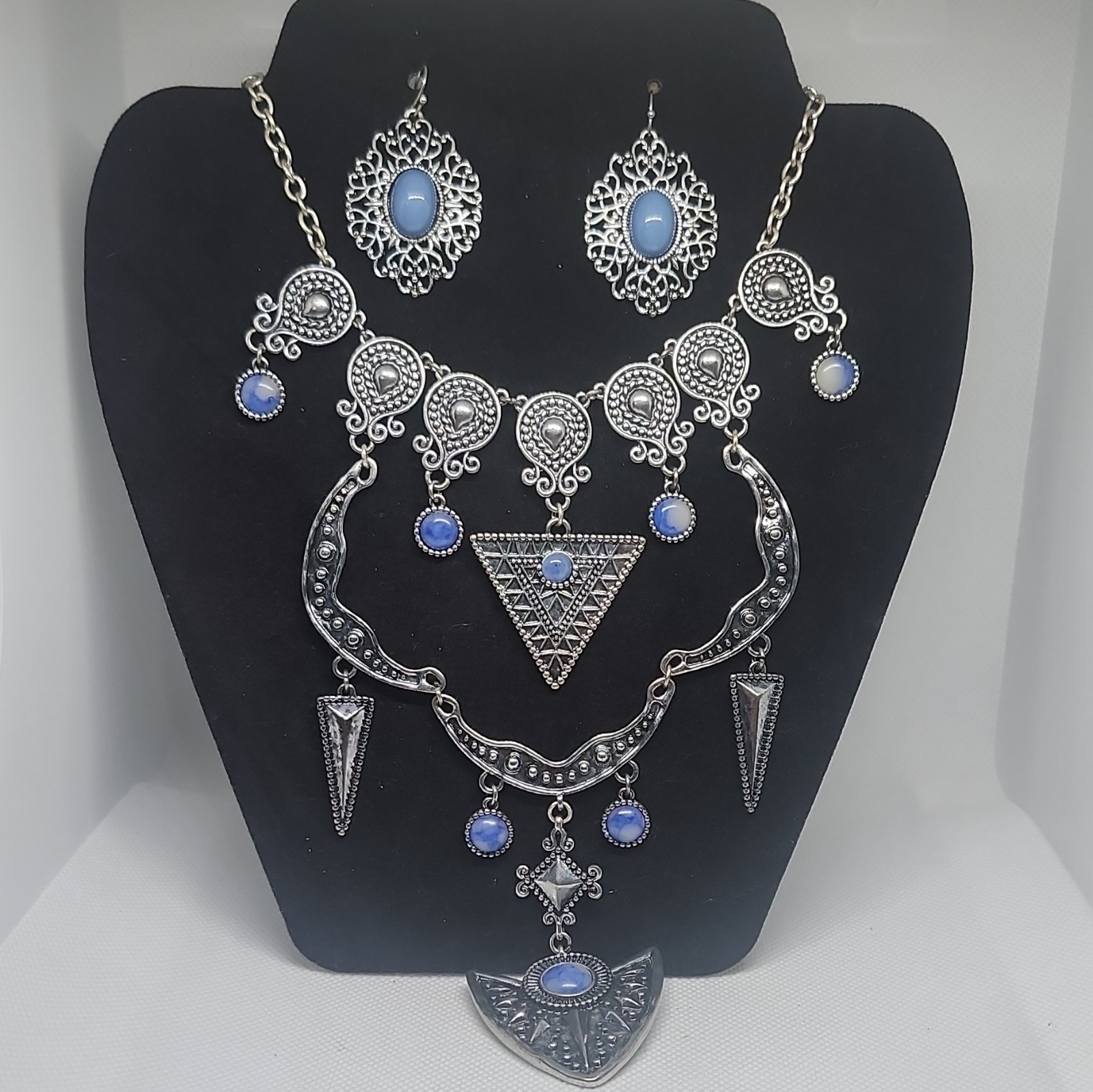 Silver Tone Blue Oval Cabochon Style Adjustable Necklace & Earrings Set