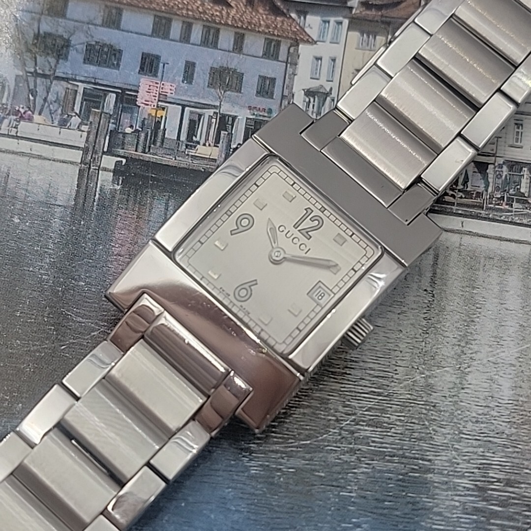 Unisex Gucci 7700L Rectangular 33x24mm Fits Up to 7″New Clean & Chic.
