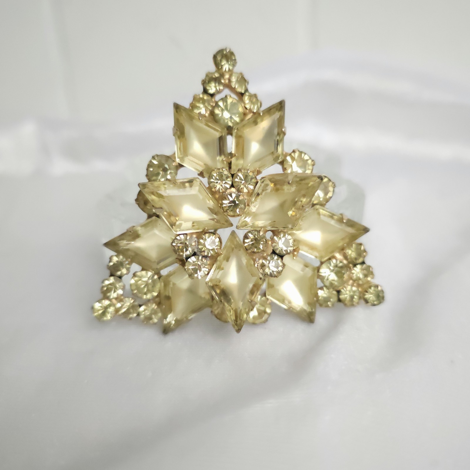 Vtg JULIANA D&E Yellow Jonquil Frosted Kite Rhinestone Set Link Bracelet Brooch